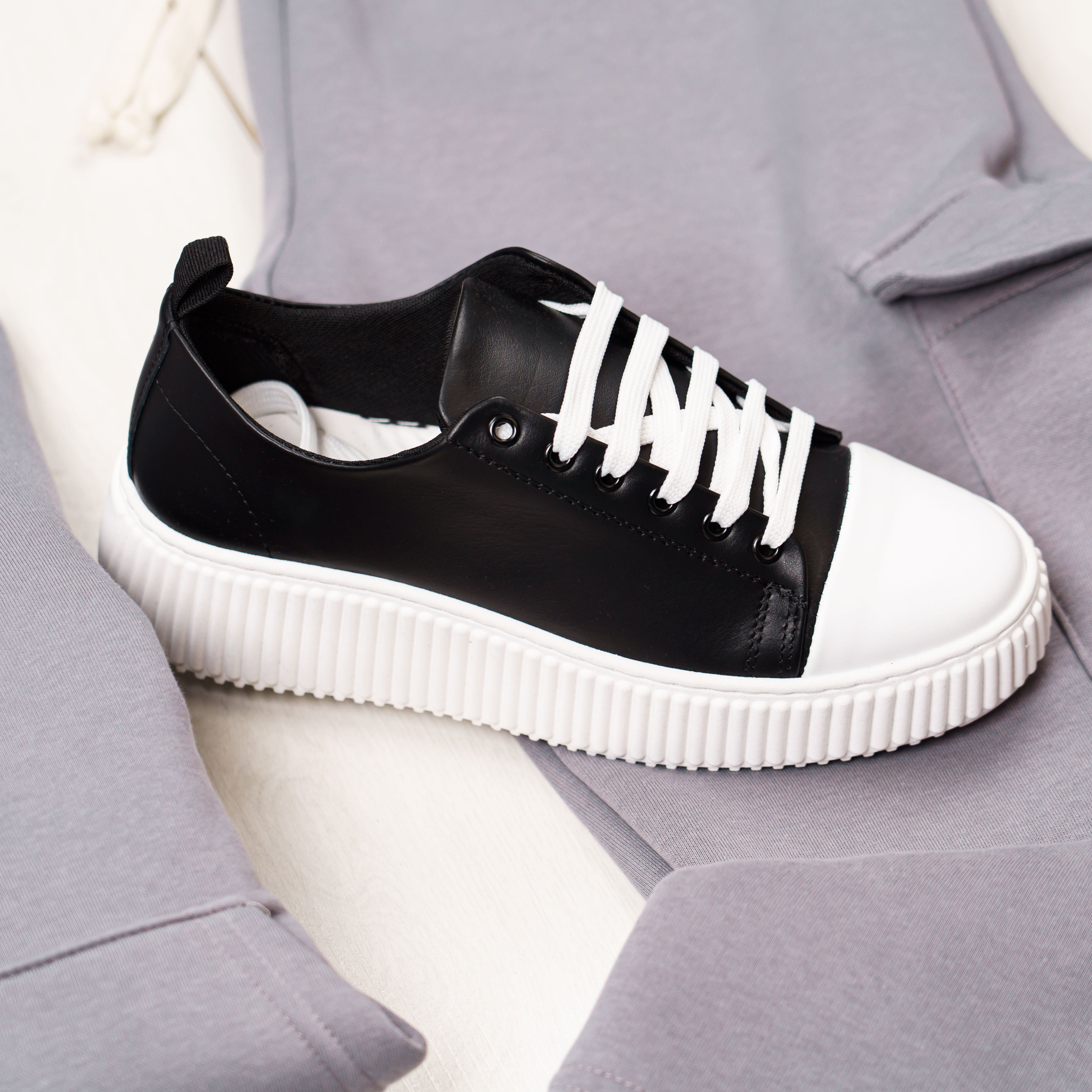 sneakers in pelle con fondo alto