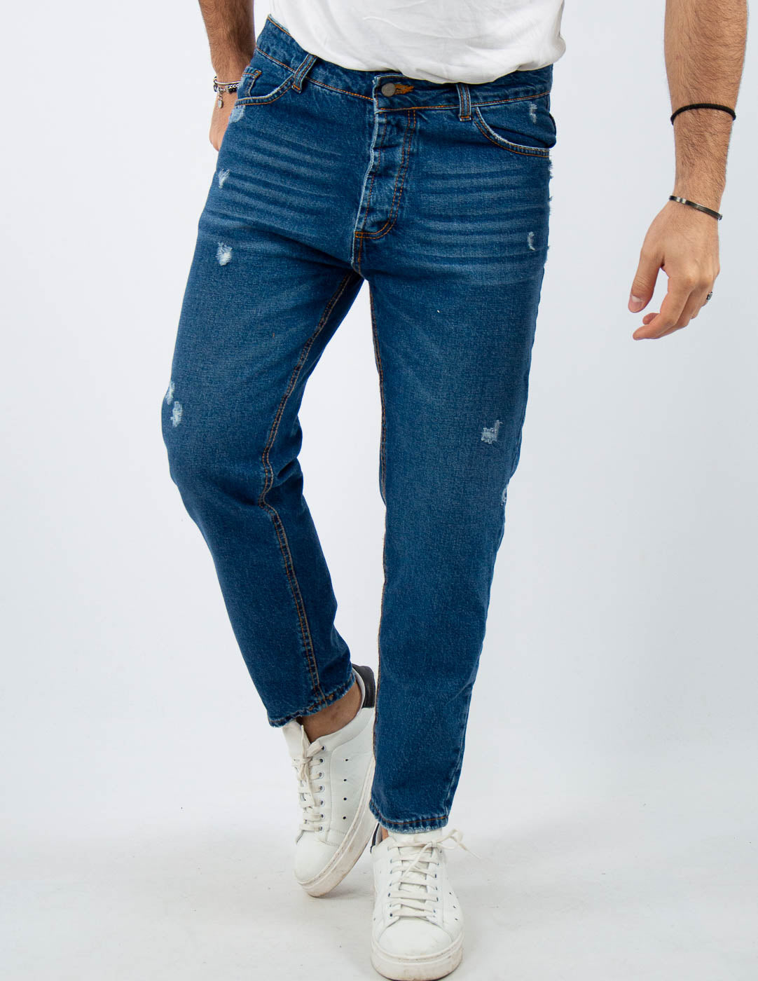 JEANS UOMO LAVAGGIO MEDIO CARROT FIT CON ABRASIONI