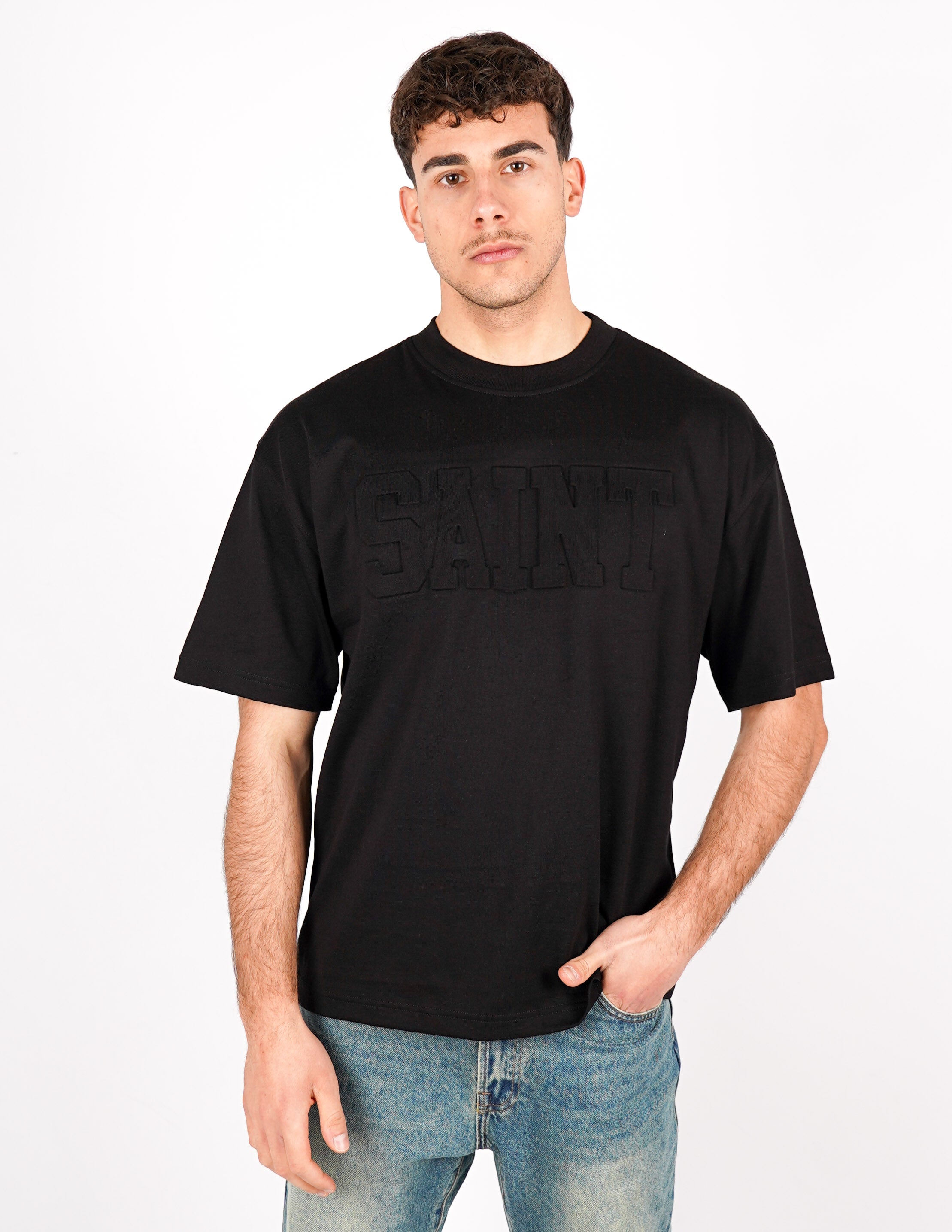 T-SHIRT LOGO "SAINT" IN RILIEVO