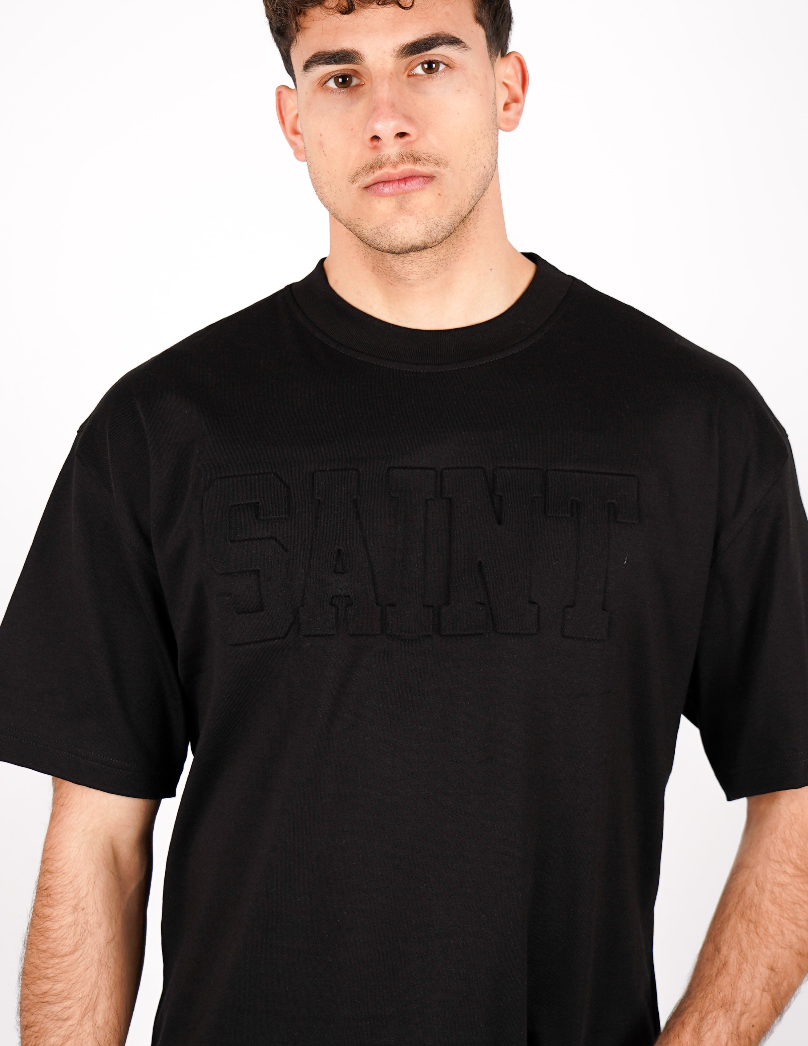 T-SHIRT LOGO "SAINT" IN RILIEVO
