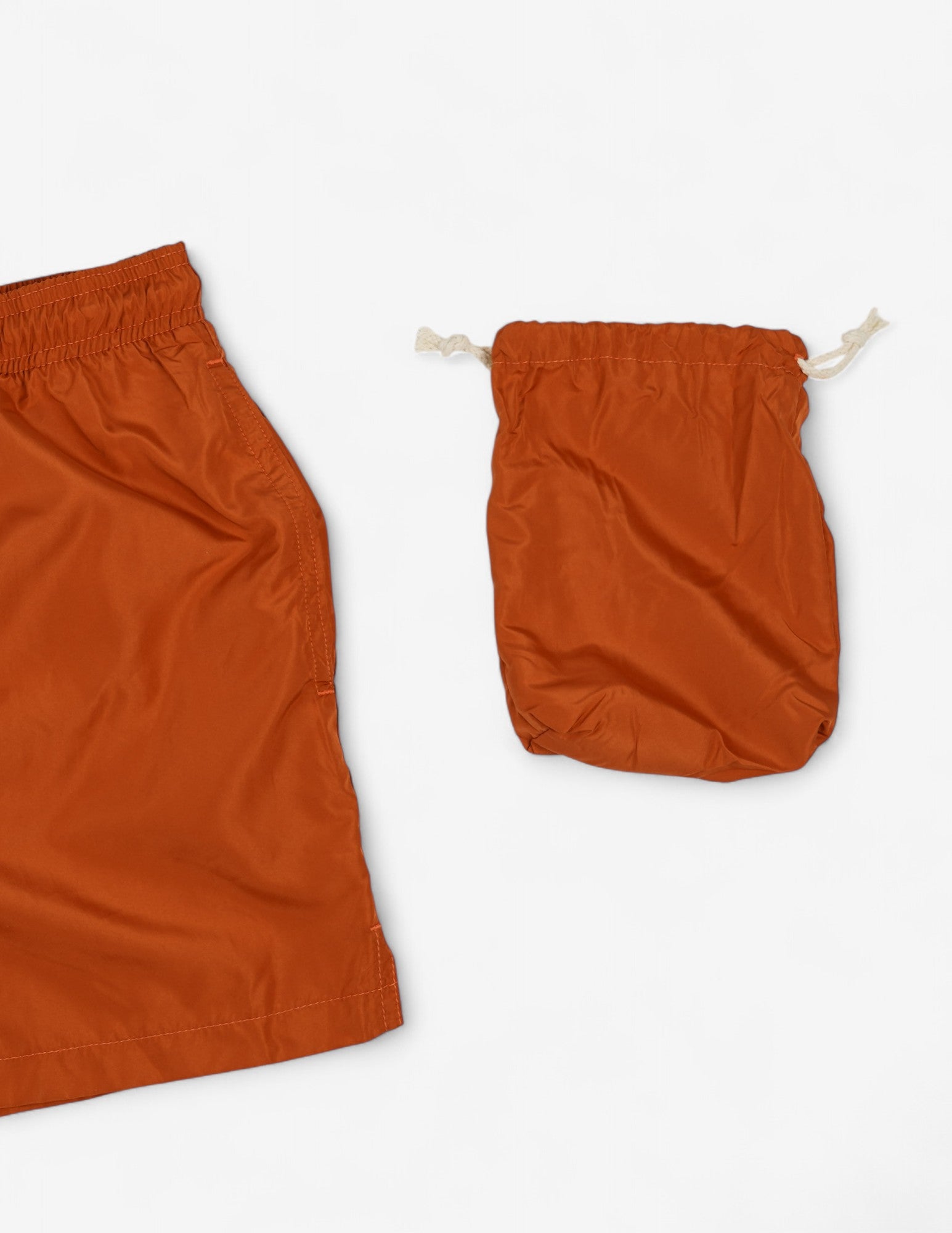 Costume mare tinta unita con pochette