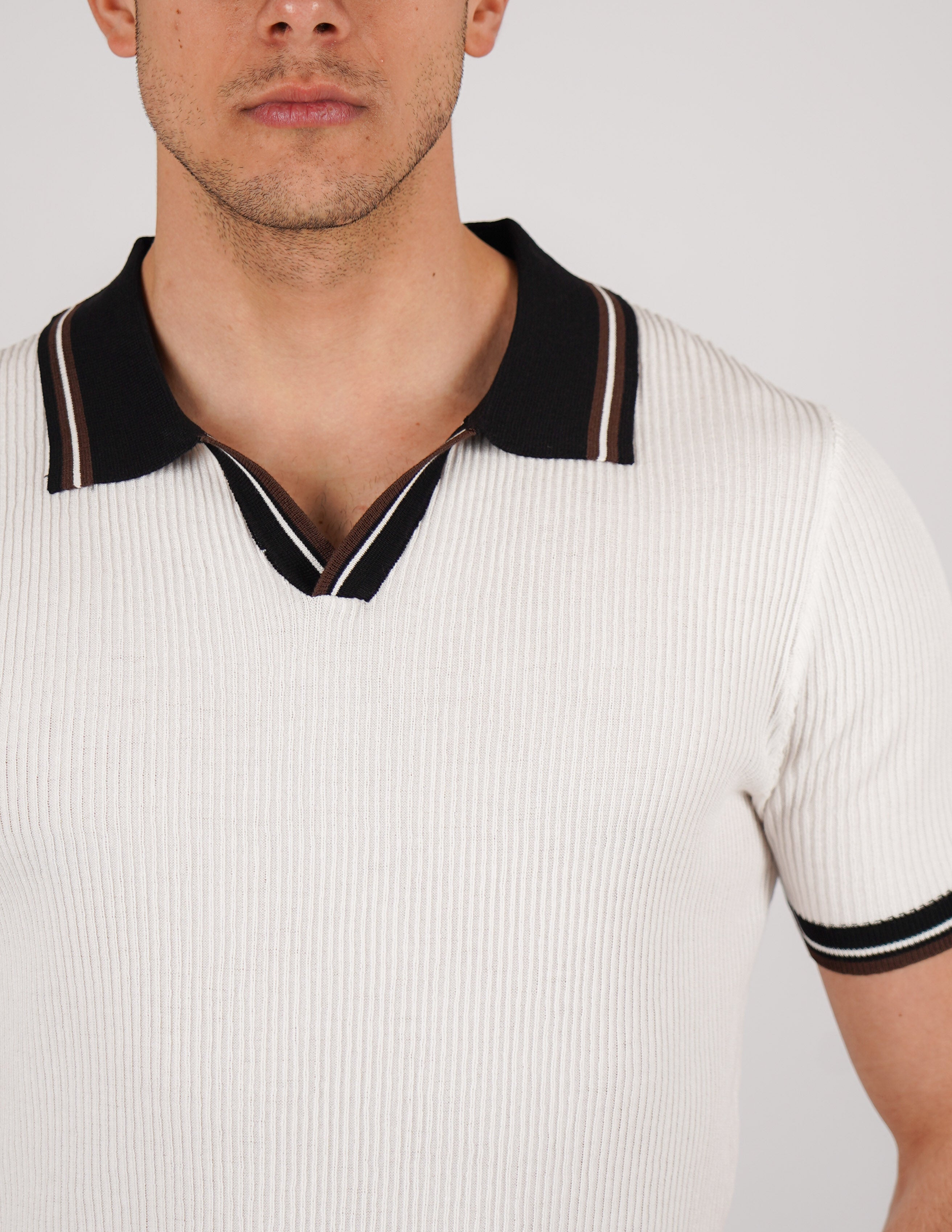 POLO MANICA CORTA CON RICAMO SUL COLLO