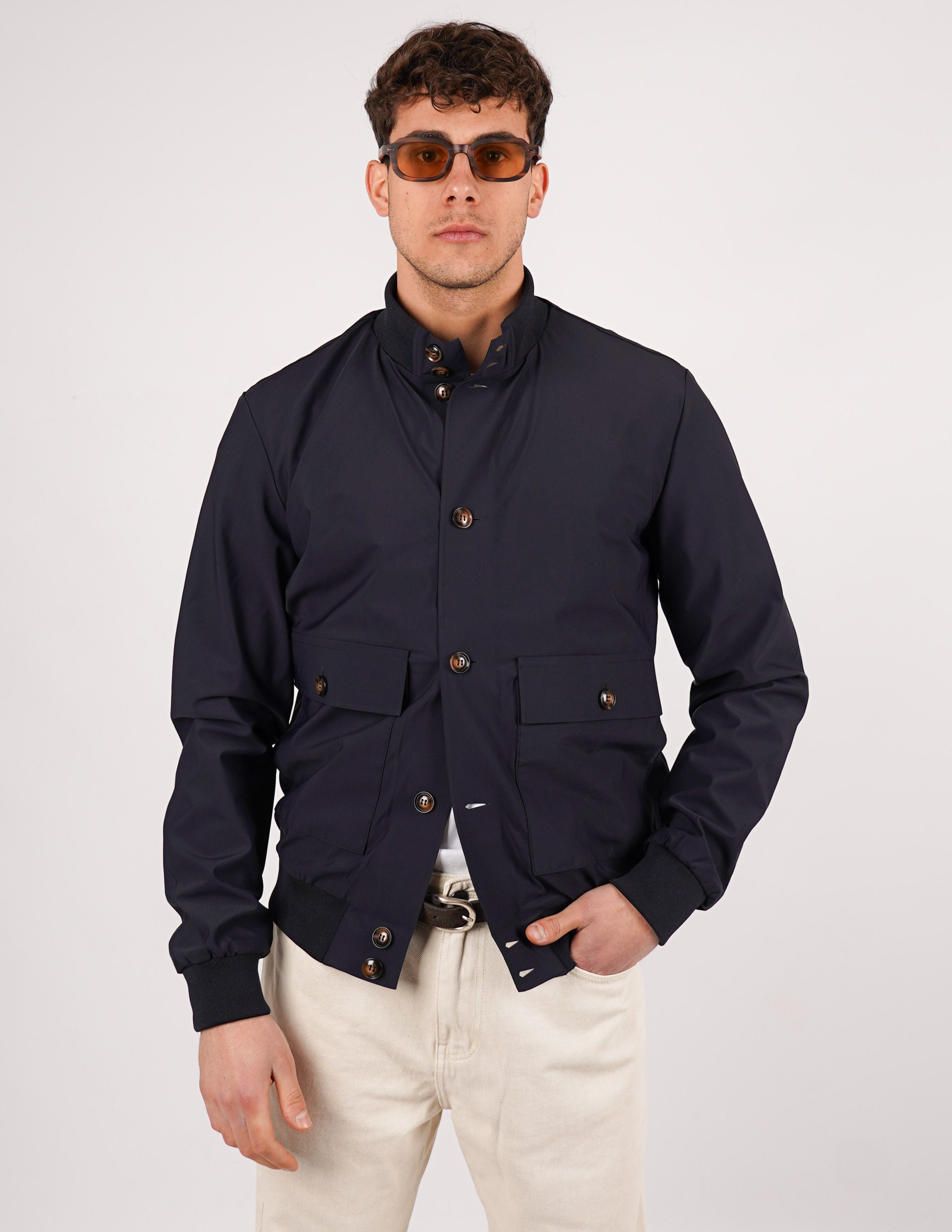 Giubbino con collo in tessuto tecnico