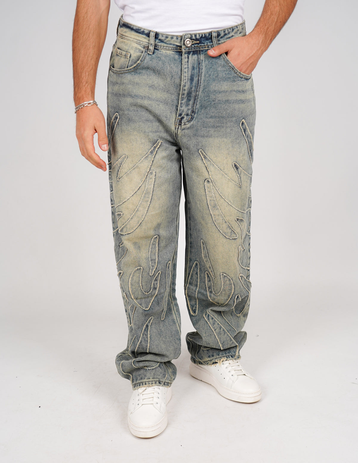 jeans con ricami baggy