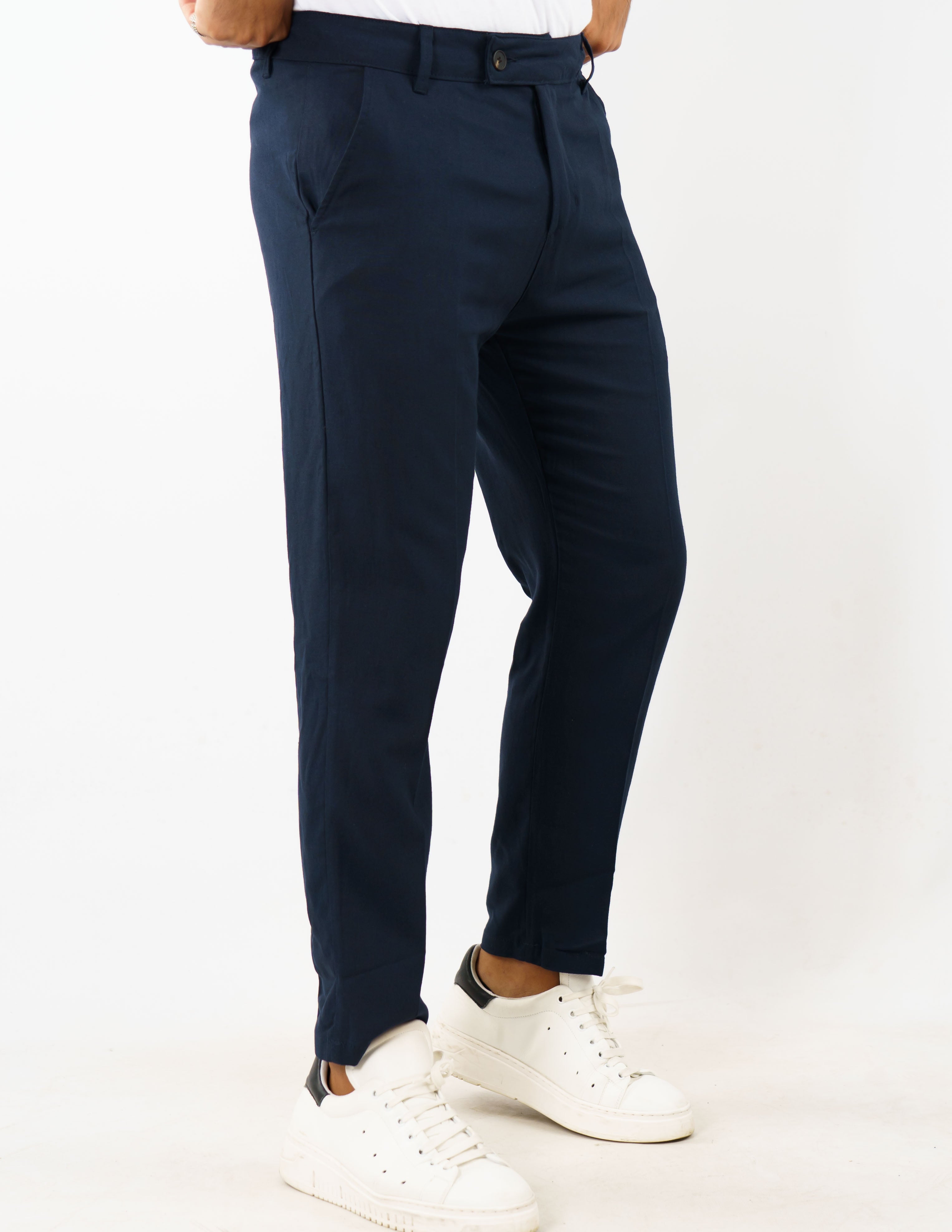 pantalone con abbottonatura allungata misto lino
