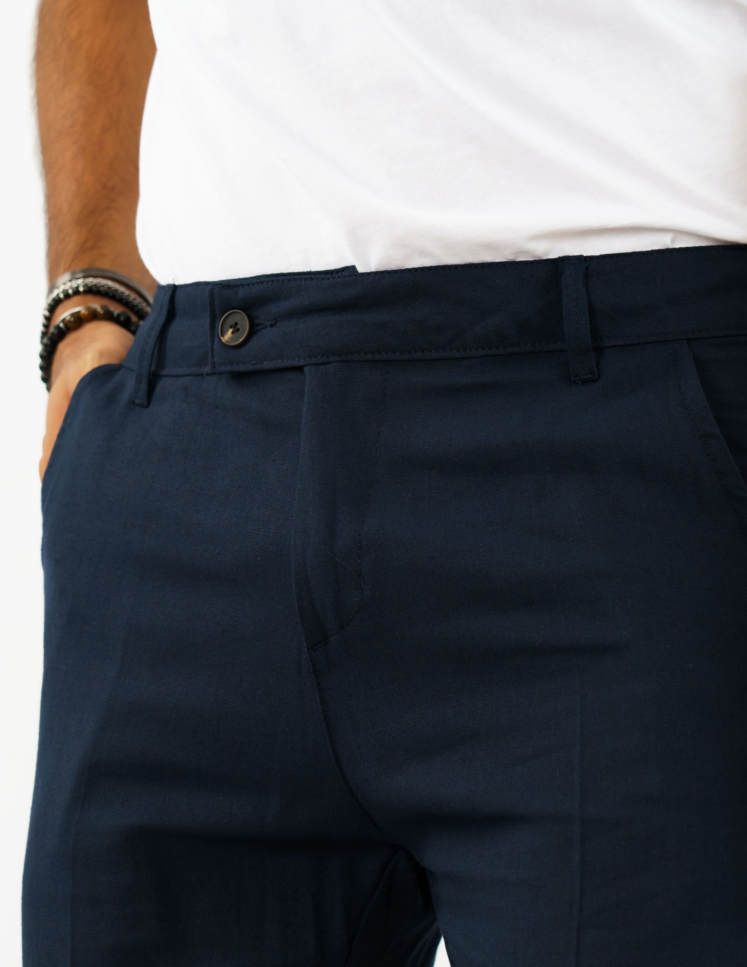 pantalone con abbottonatura allungata misto lino