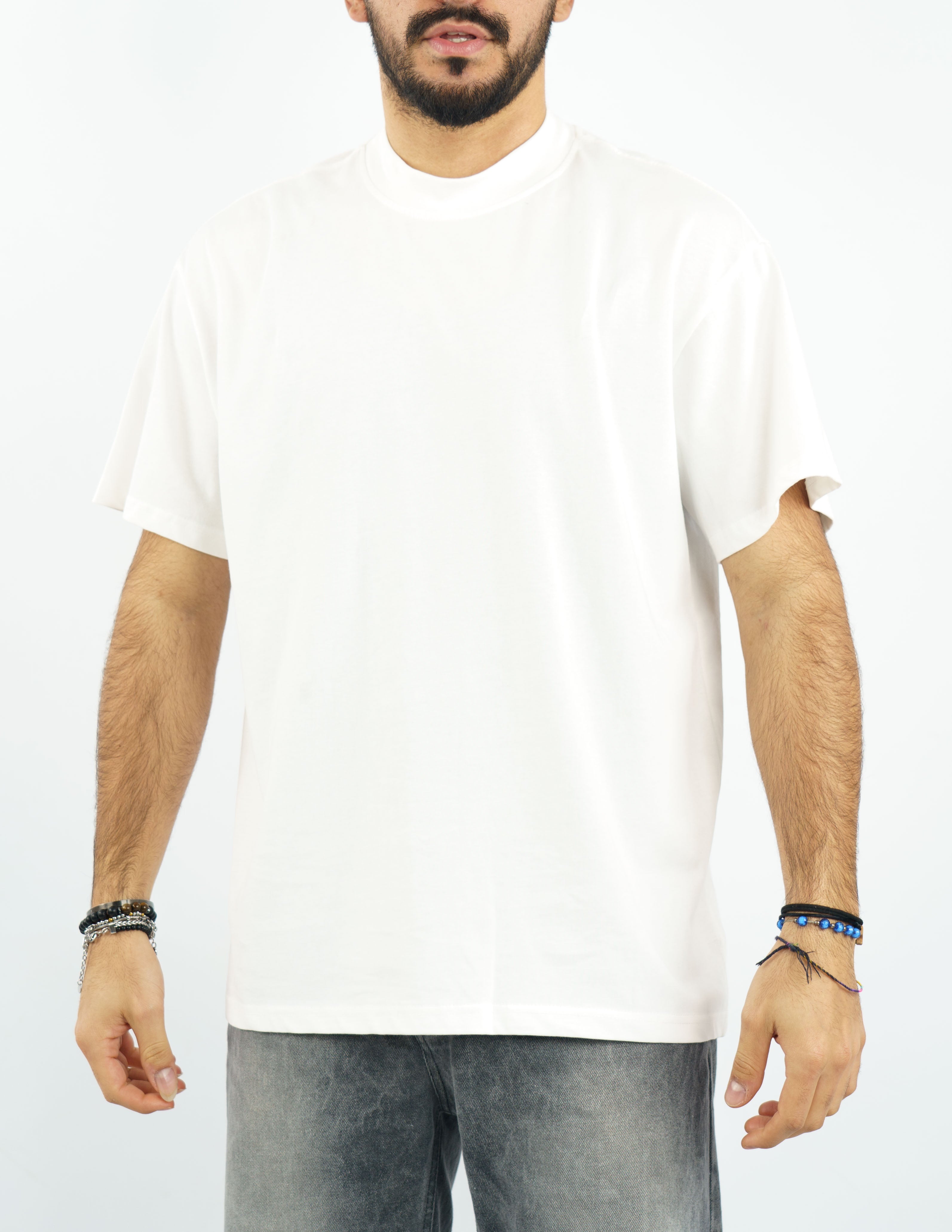 t-shirt tinta unita con gola alta