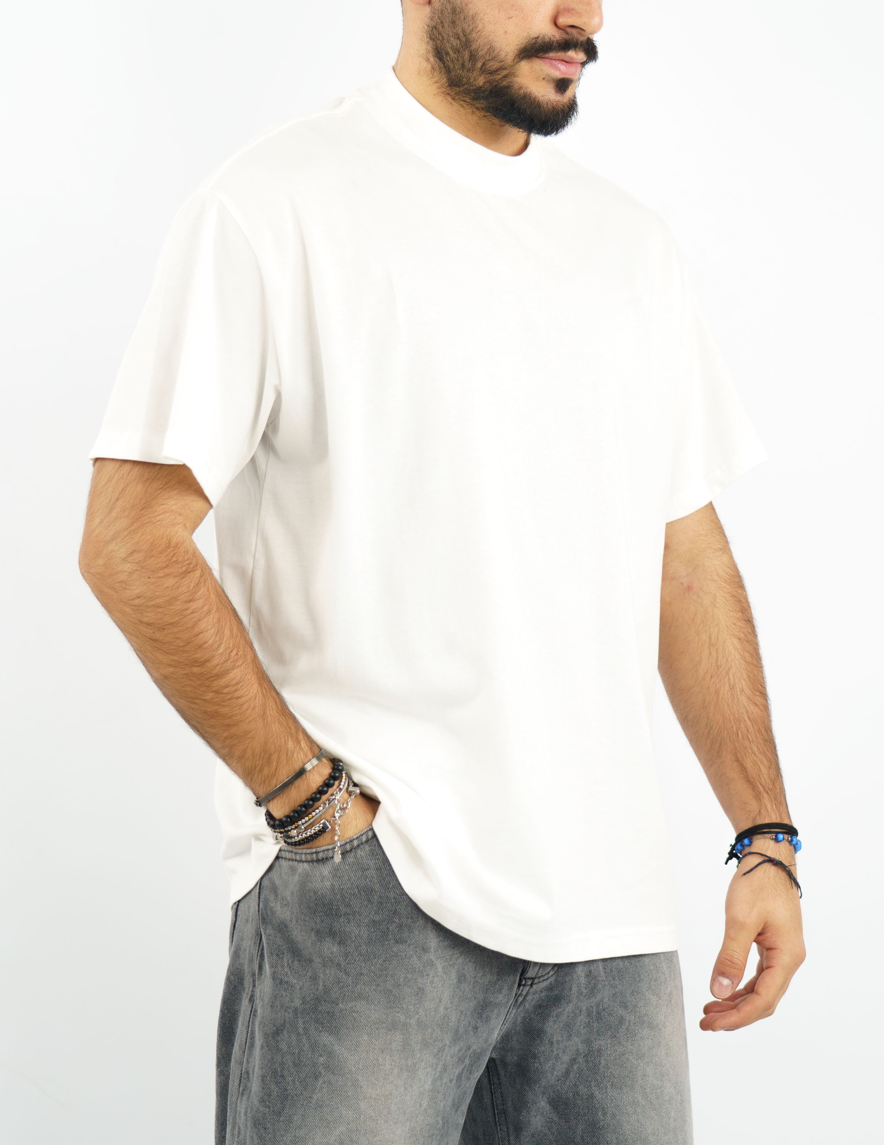 t-shirt tinta unita con gola alta