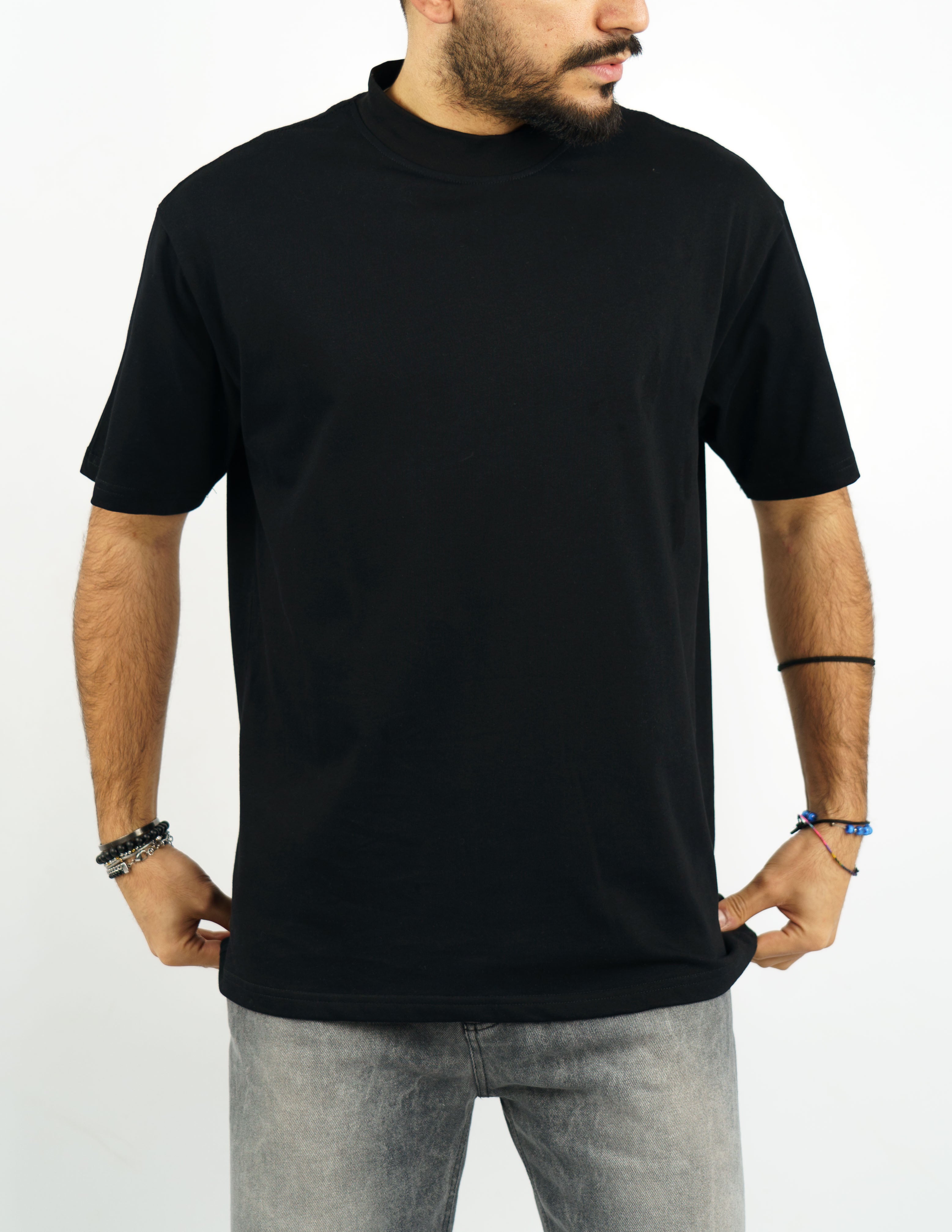 t-shirt tinta unita con gola alta