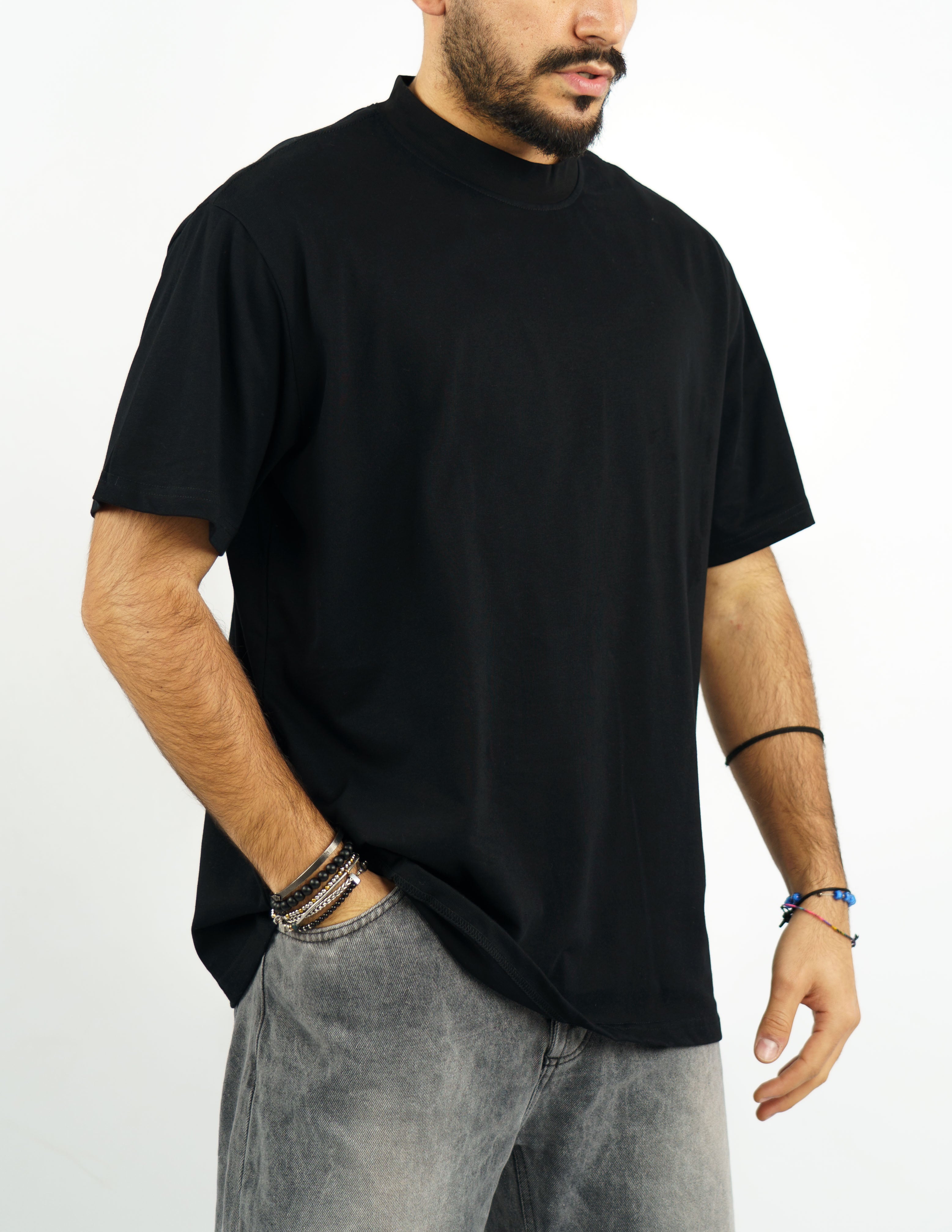 t-shirt tinta unita con gola alta