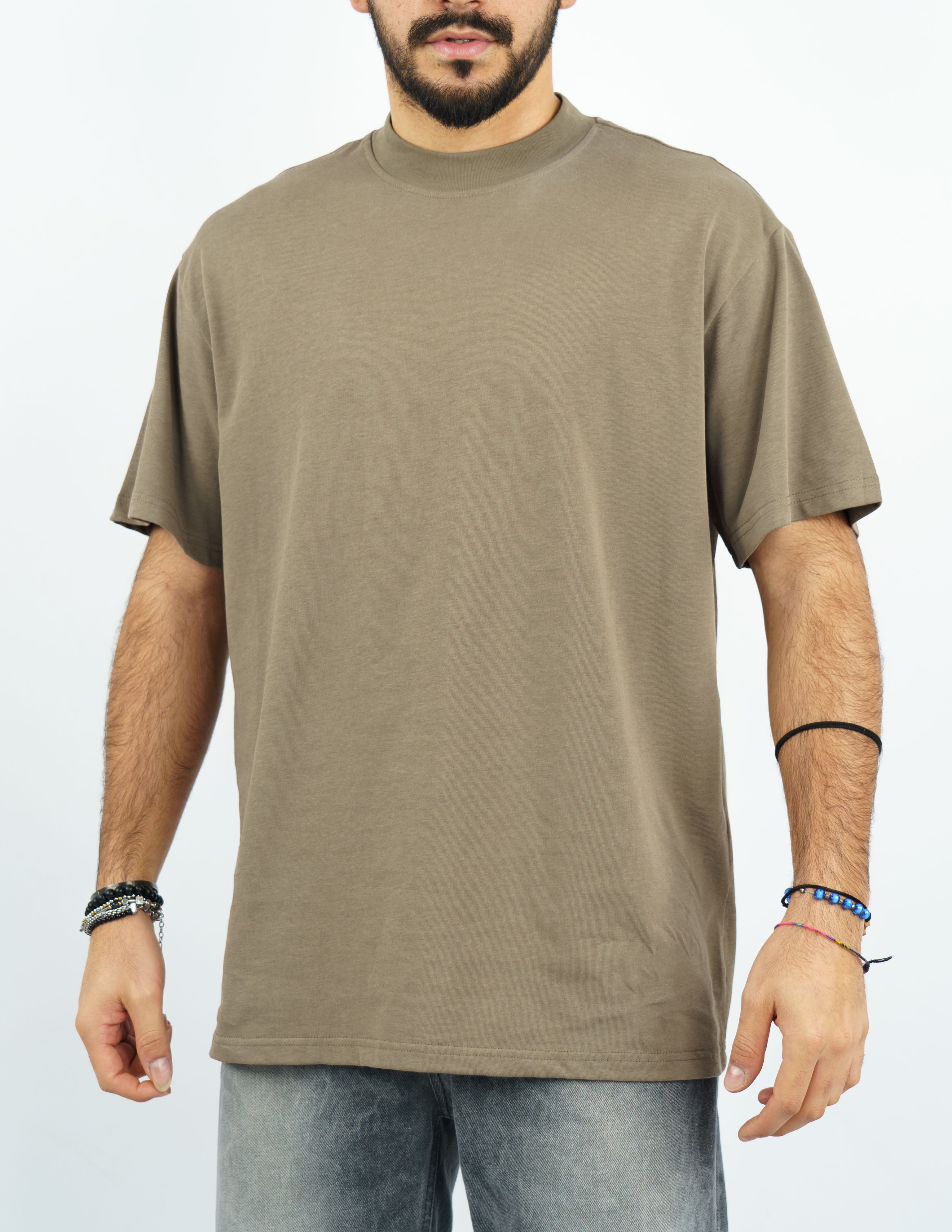 t-shirt tinta unita con gola alta