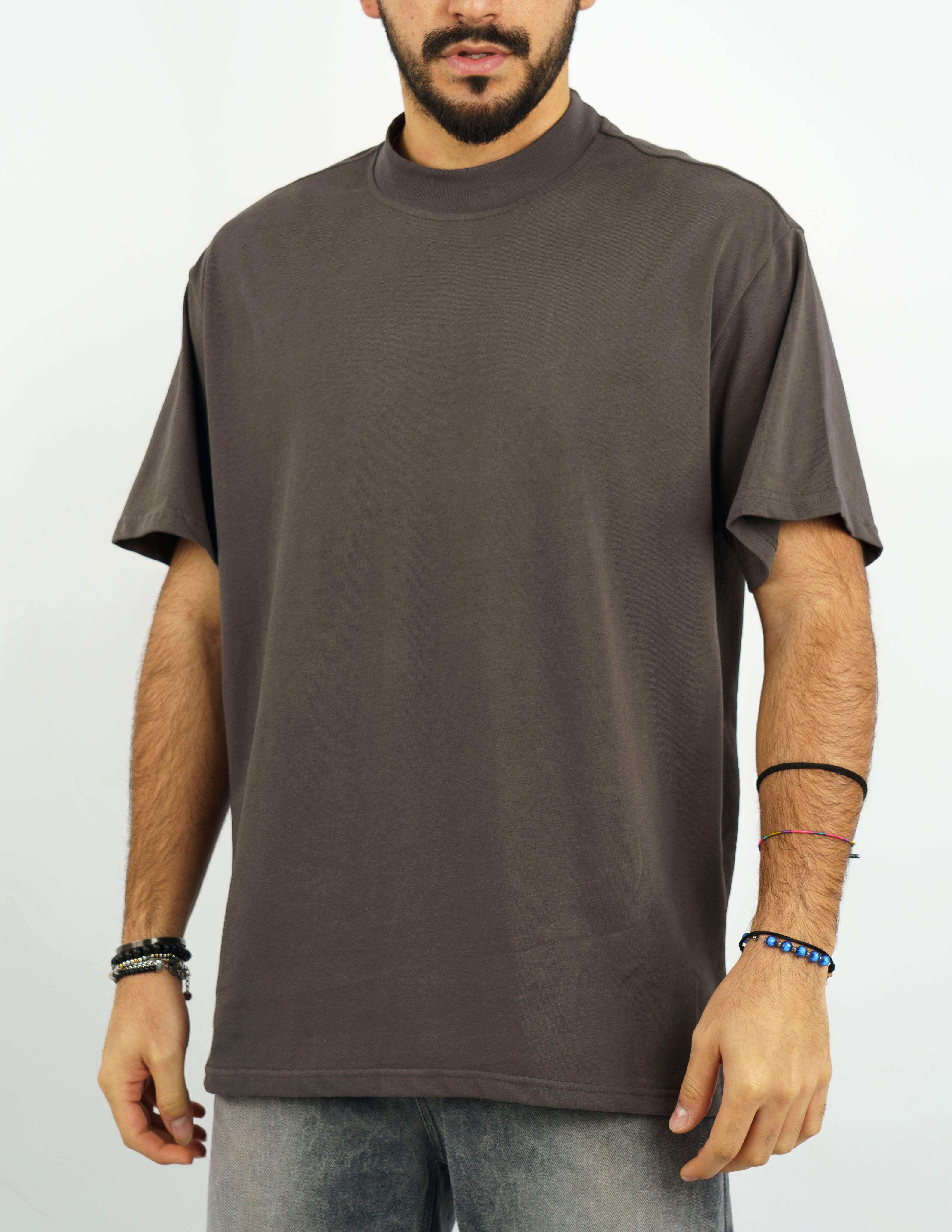 t-shirt tinta unita con gola alta