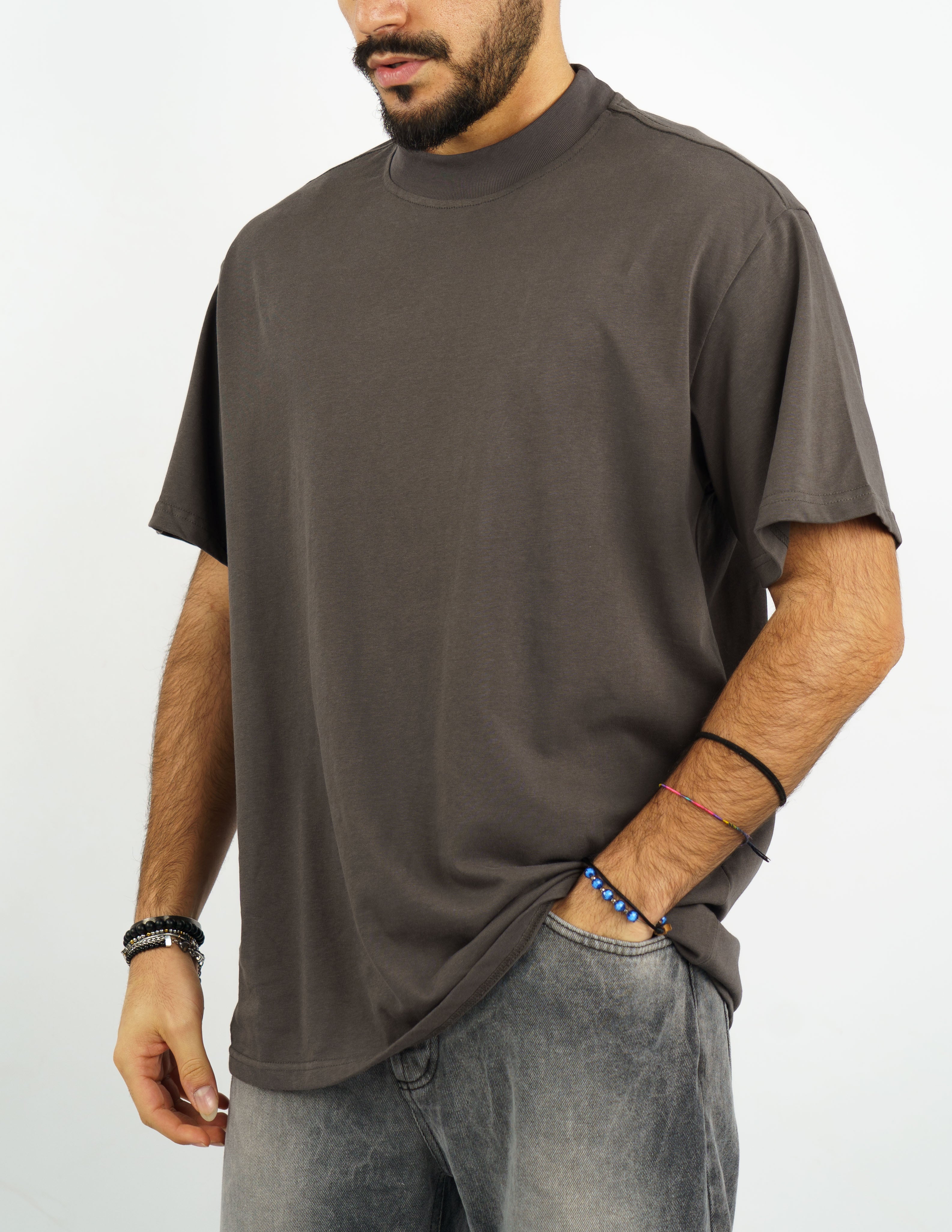 t-shirt tinta unita con gola alta