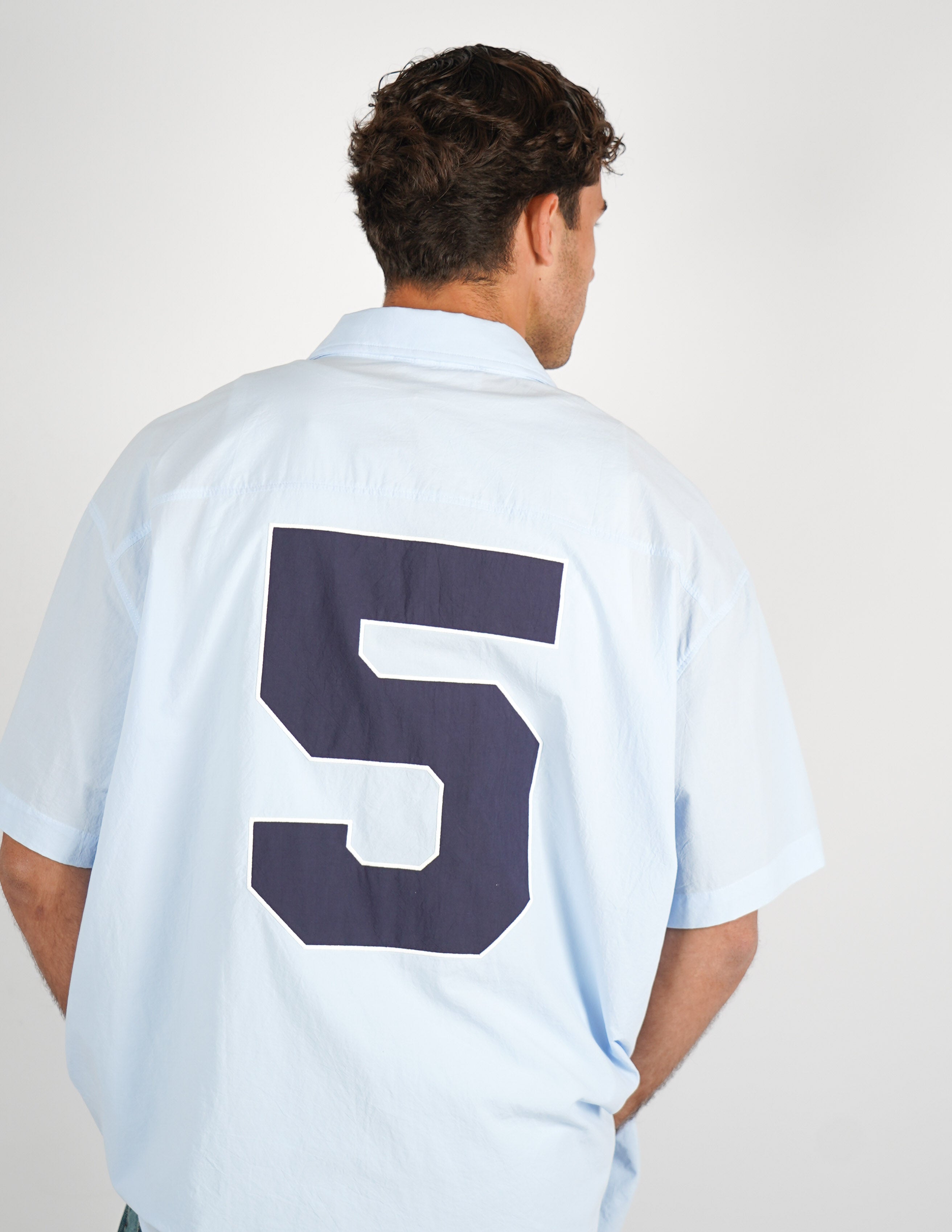 CAMICIA MANICA CORTA STRUTTURATA CON NUMERO