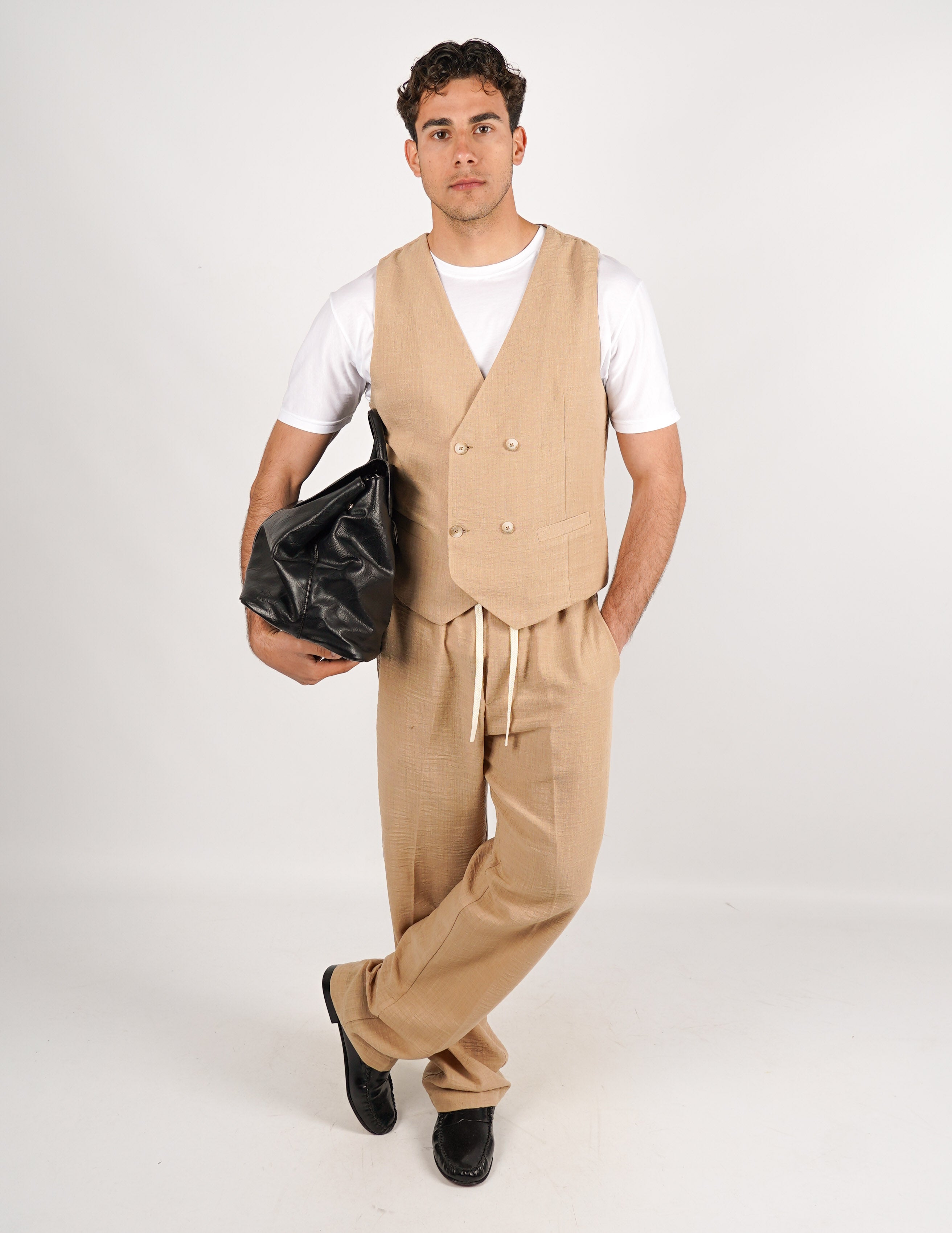 abito con gilet doppiopetto e pantalone morbido
