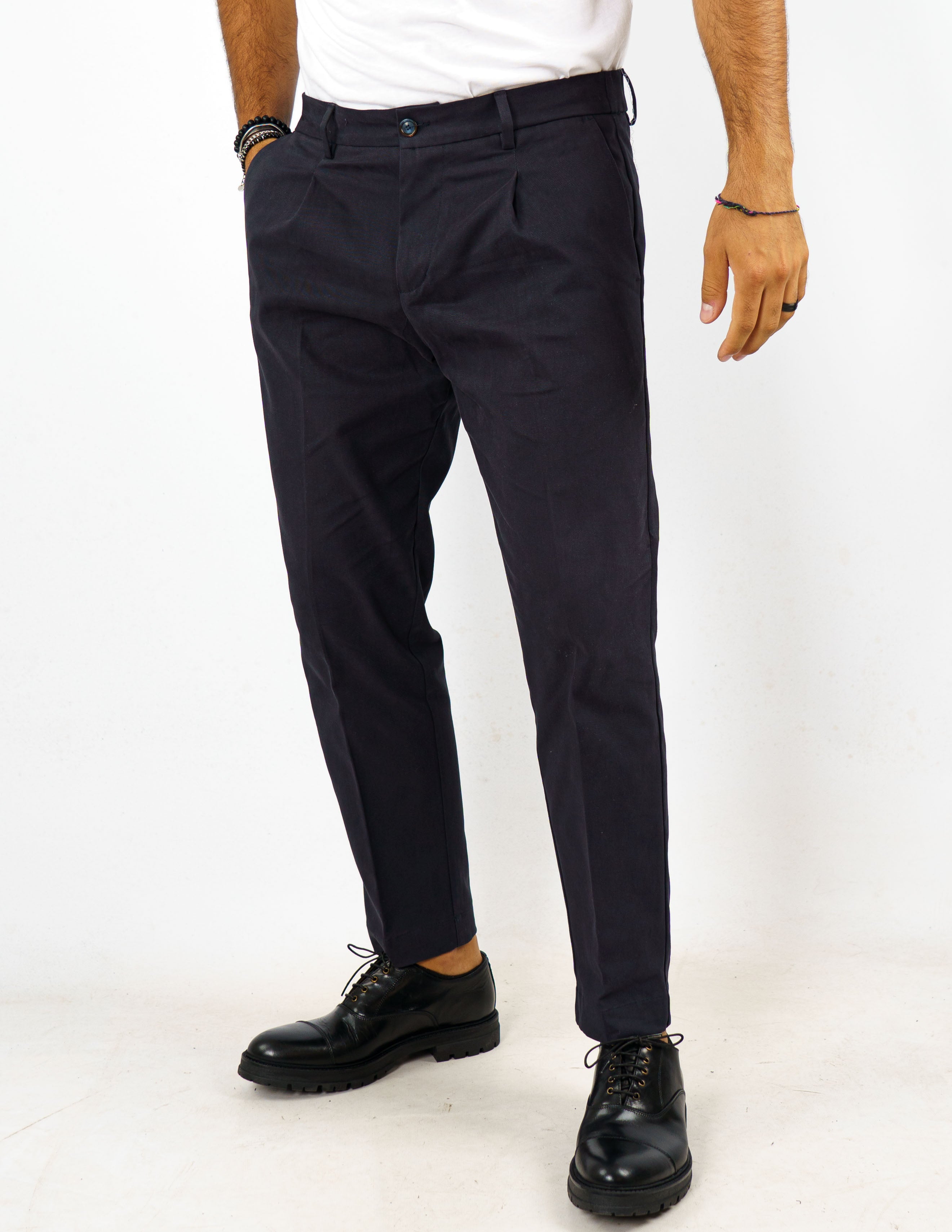 pantalone lungo con pence over d
