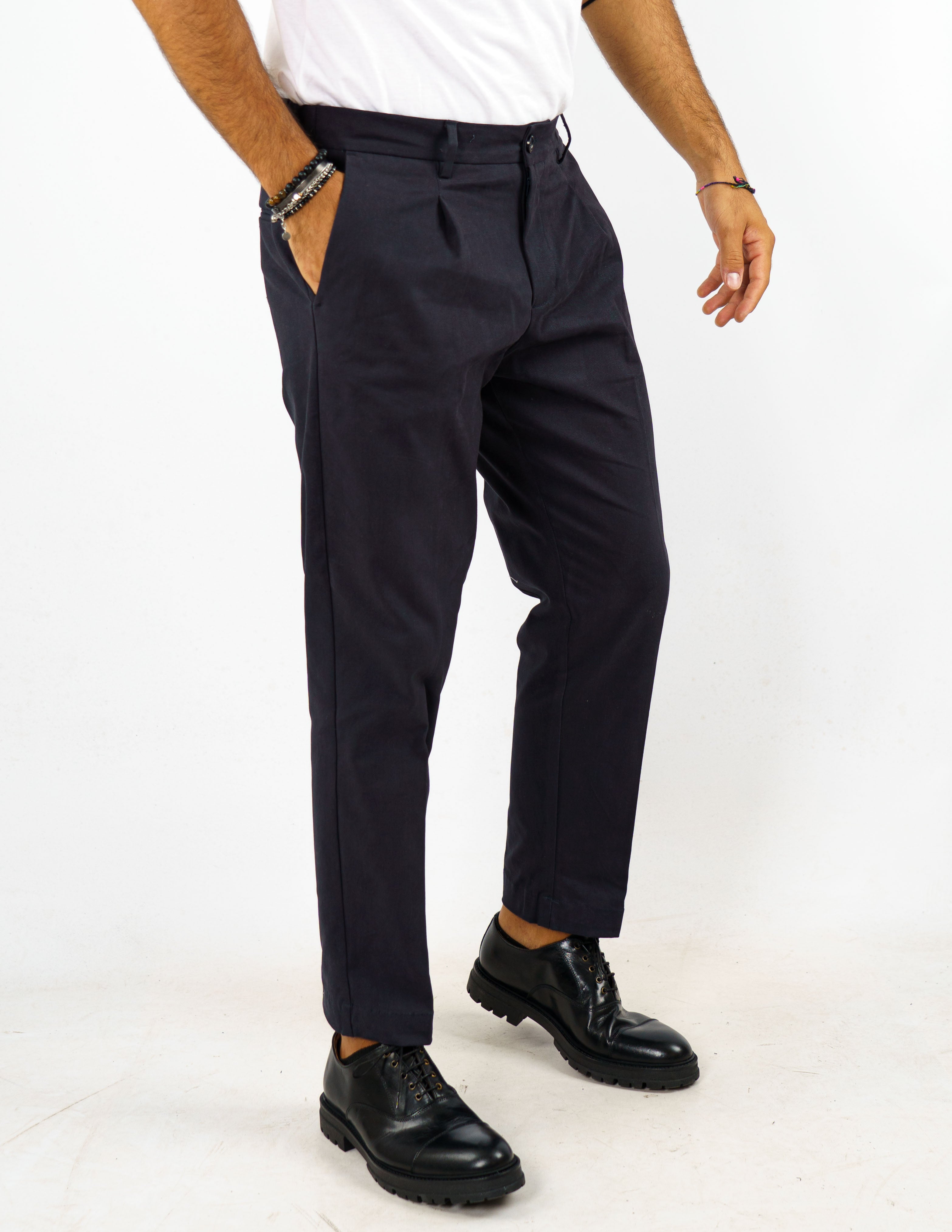 pantalone lungo con pence over d