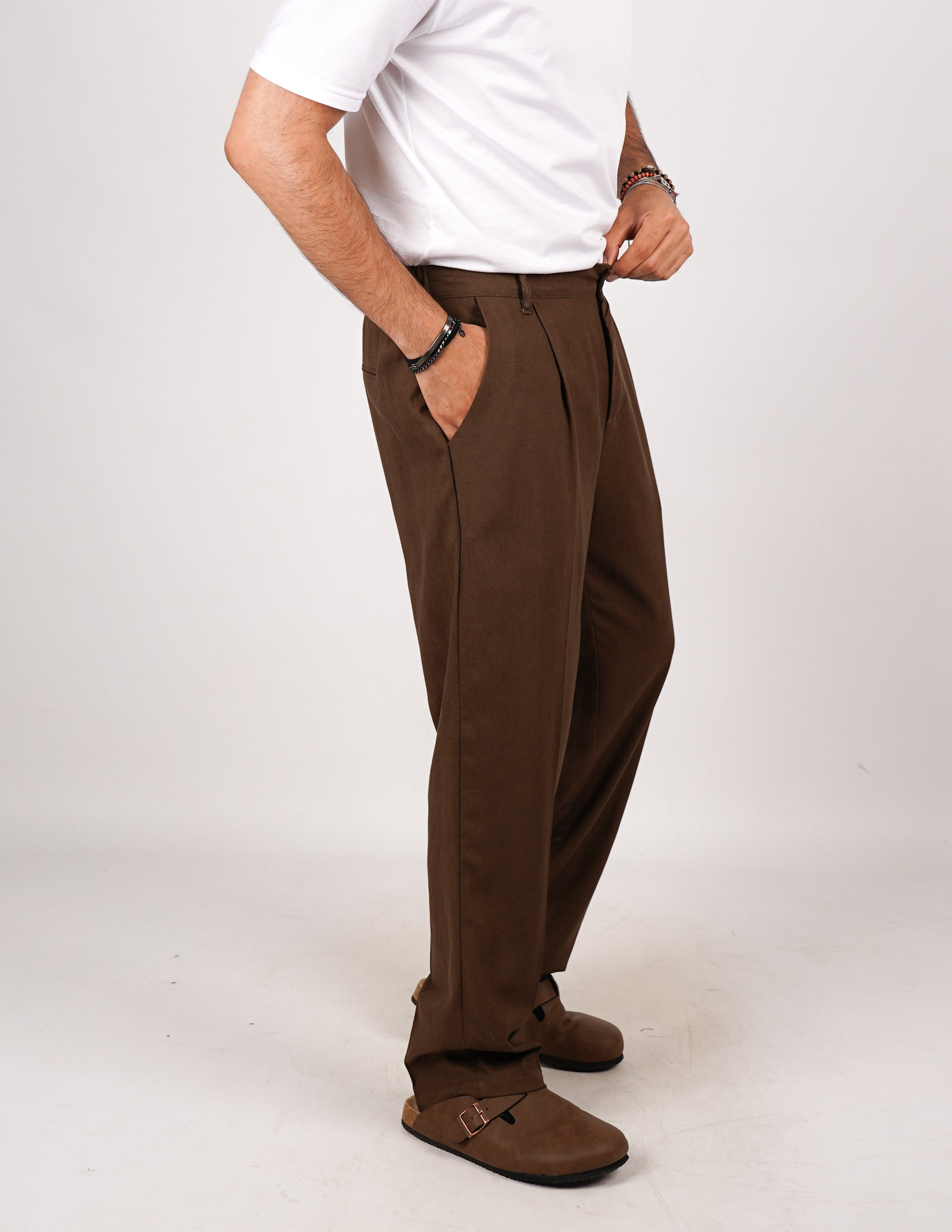 pantalone comodo con pence in lino