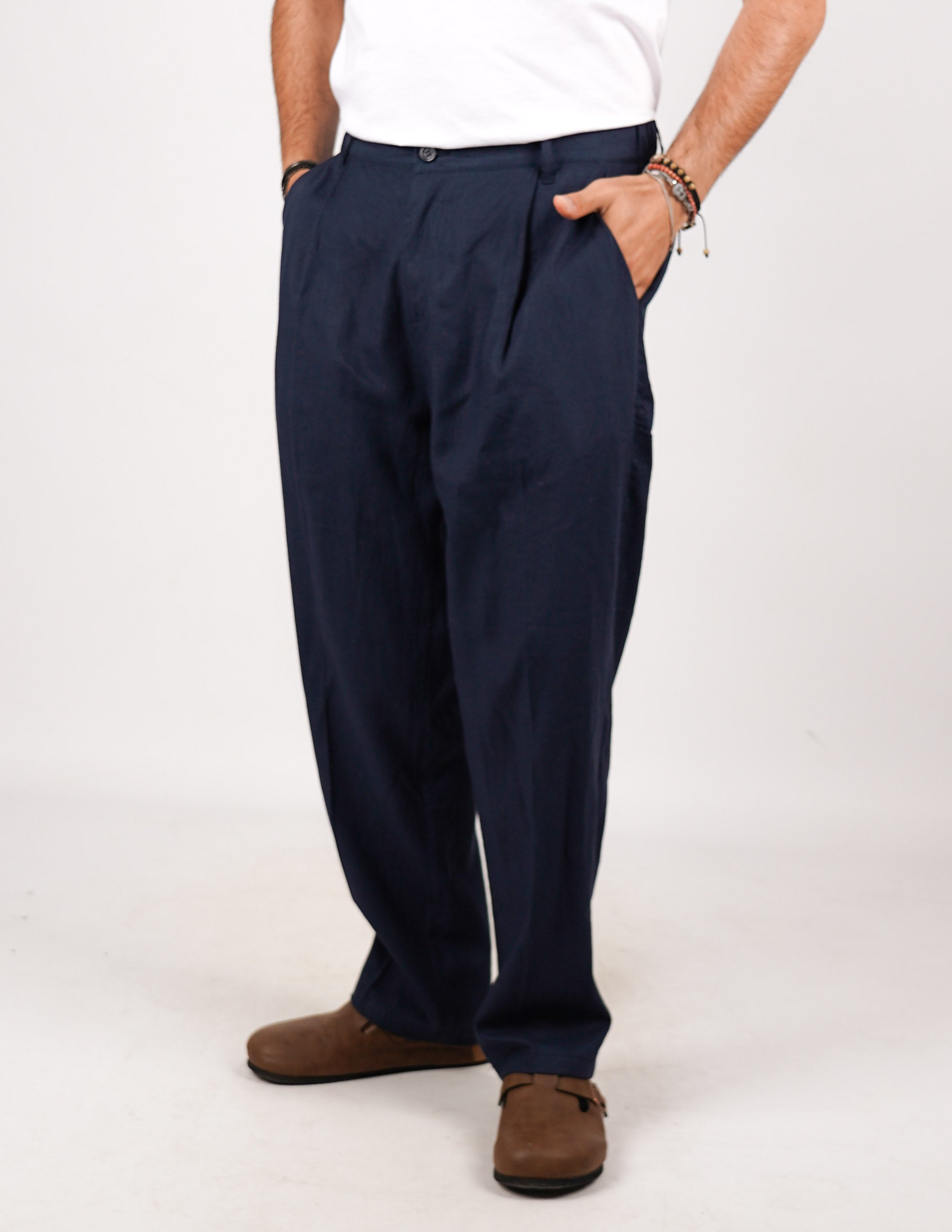pantalone comodo con pence in lino