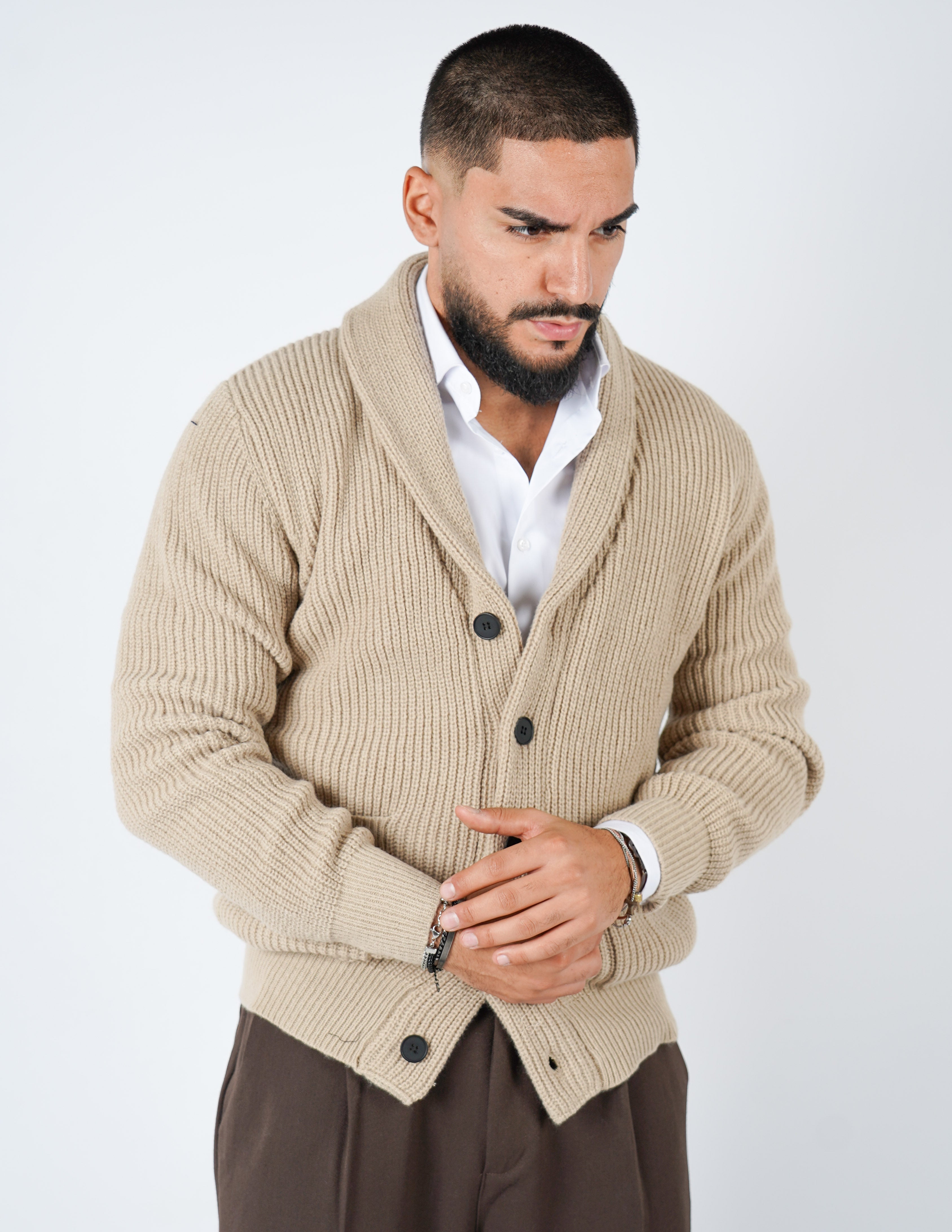 Cardigan in lana con collo