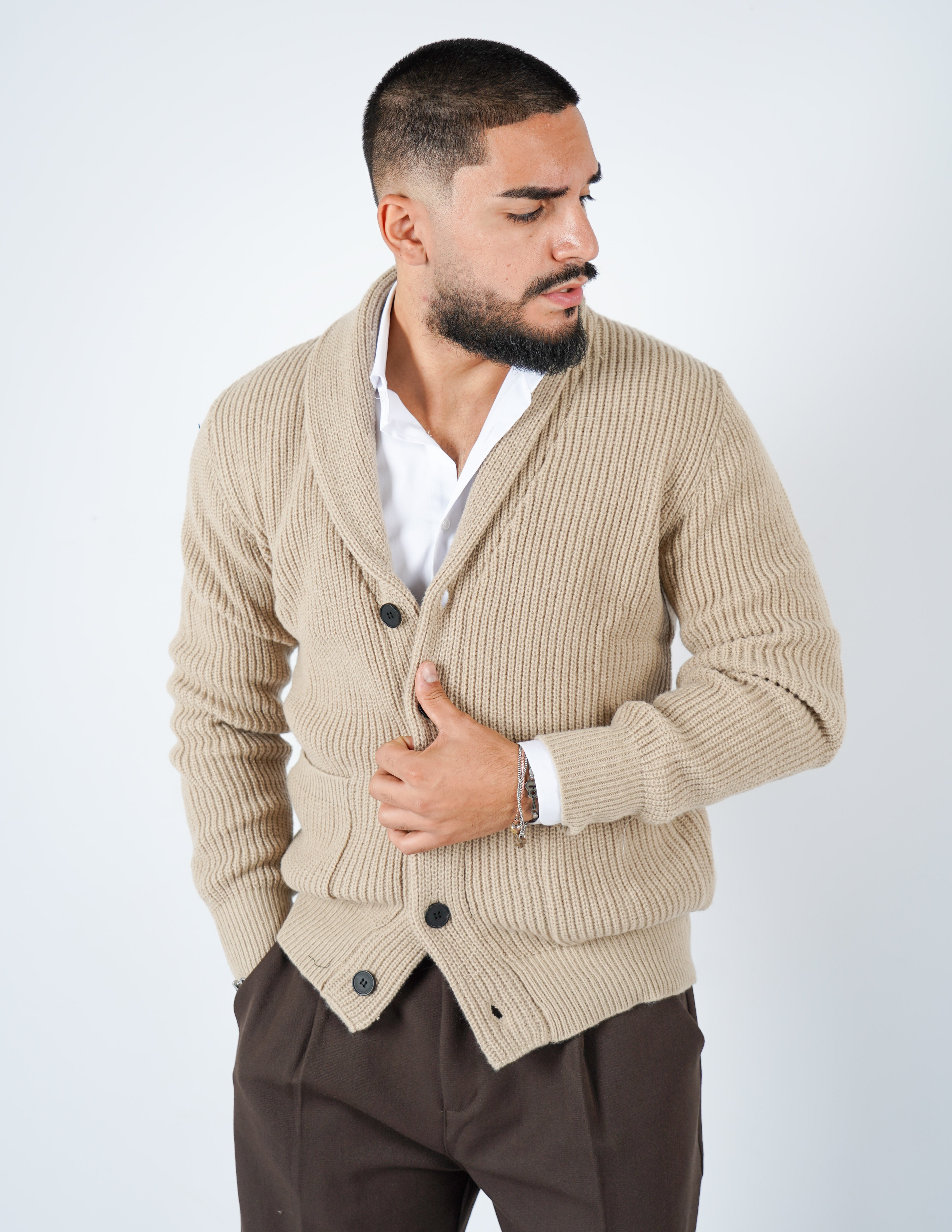 Cardigan in lana con collo