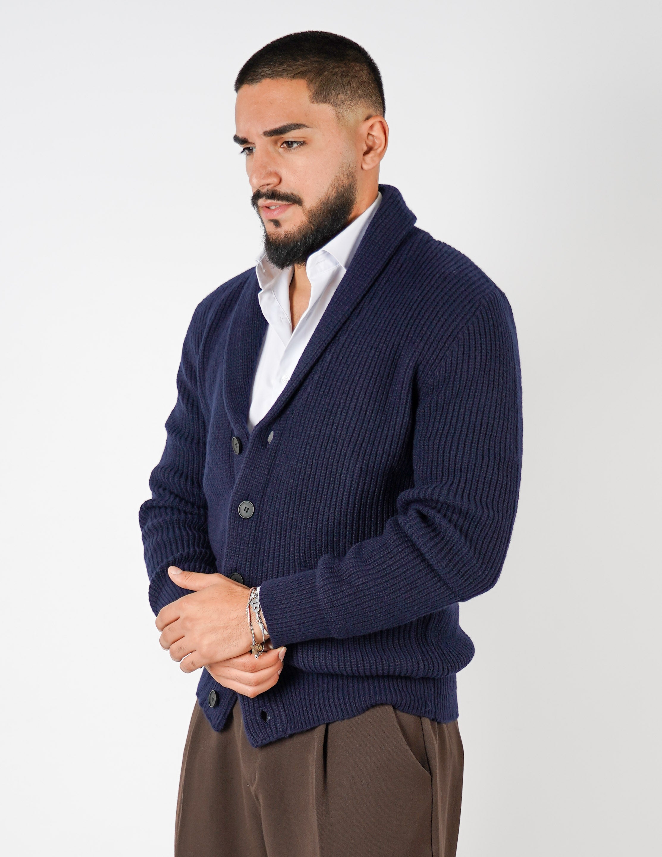 Cardigan in lana con collo