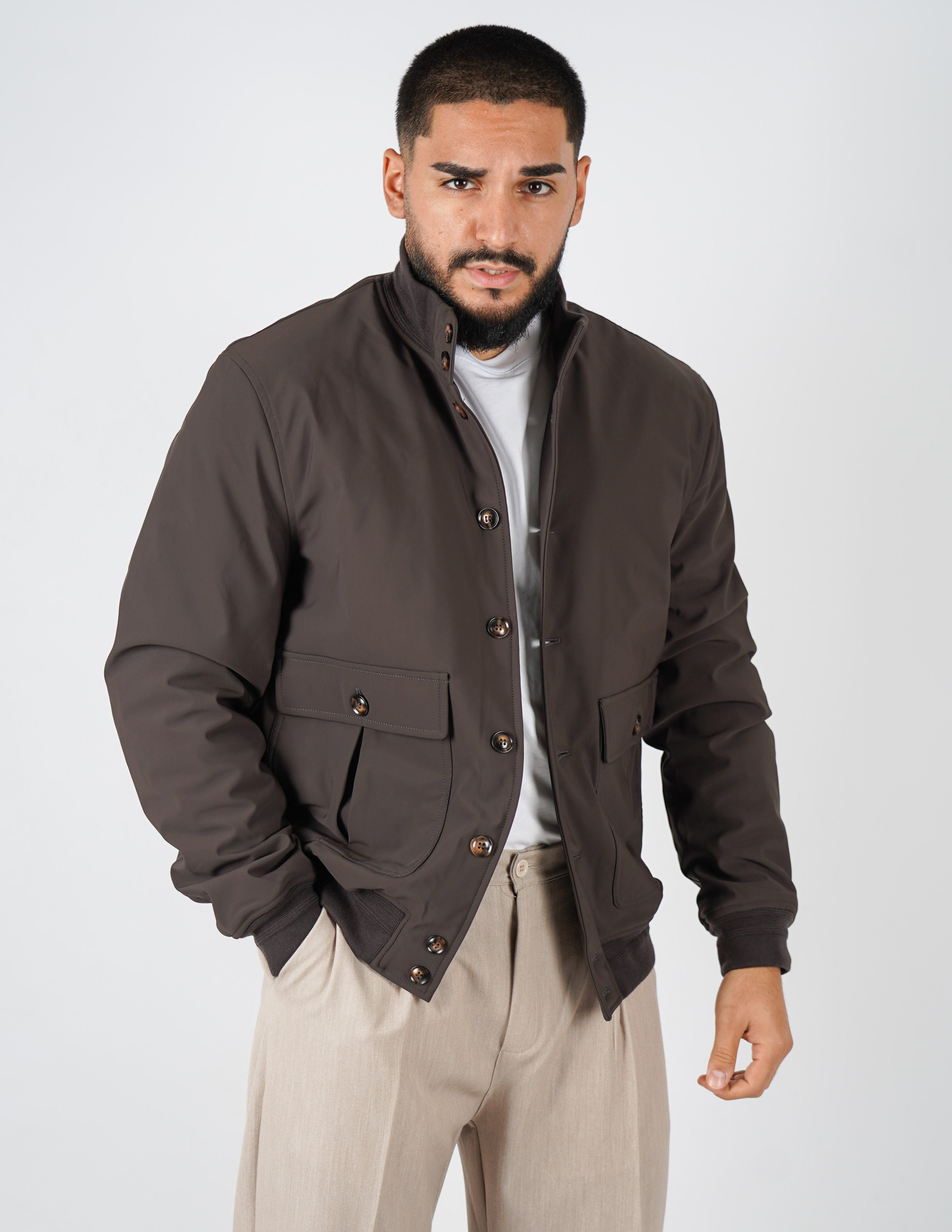 Giubbino con collo in tessuto tecnico