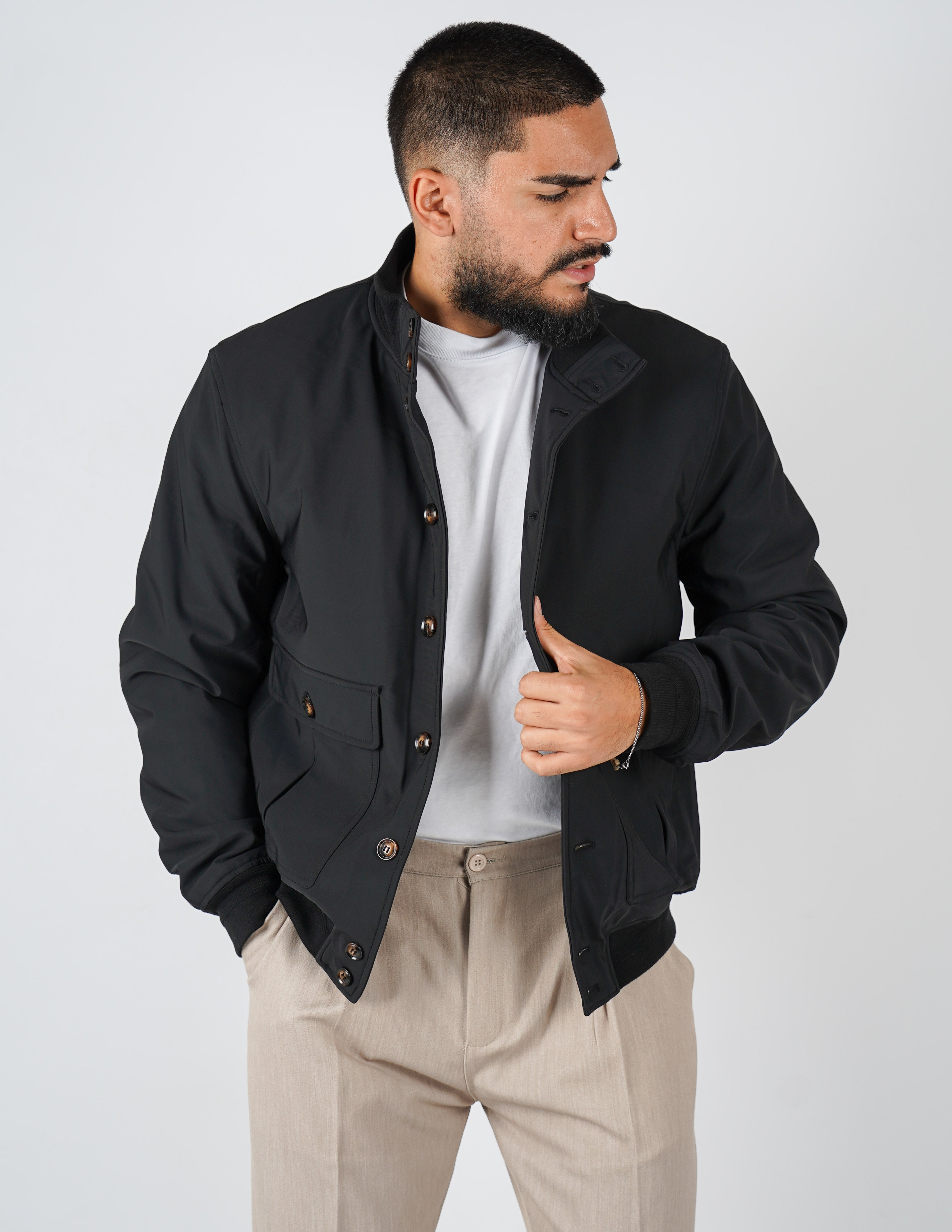 Giubbino con collo in tessuto tecnico