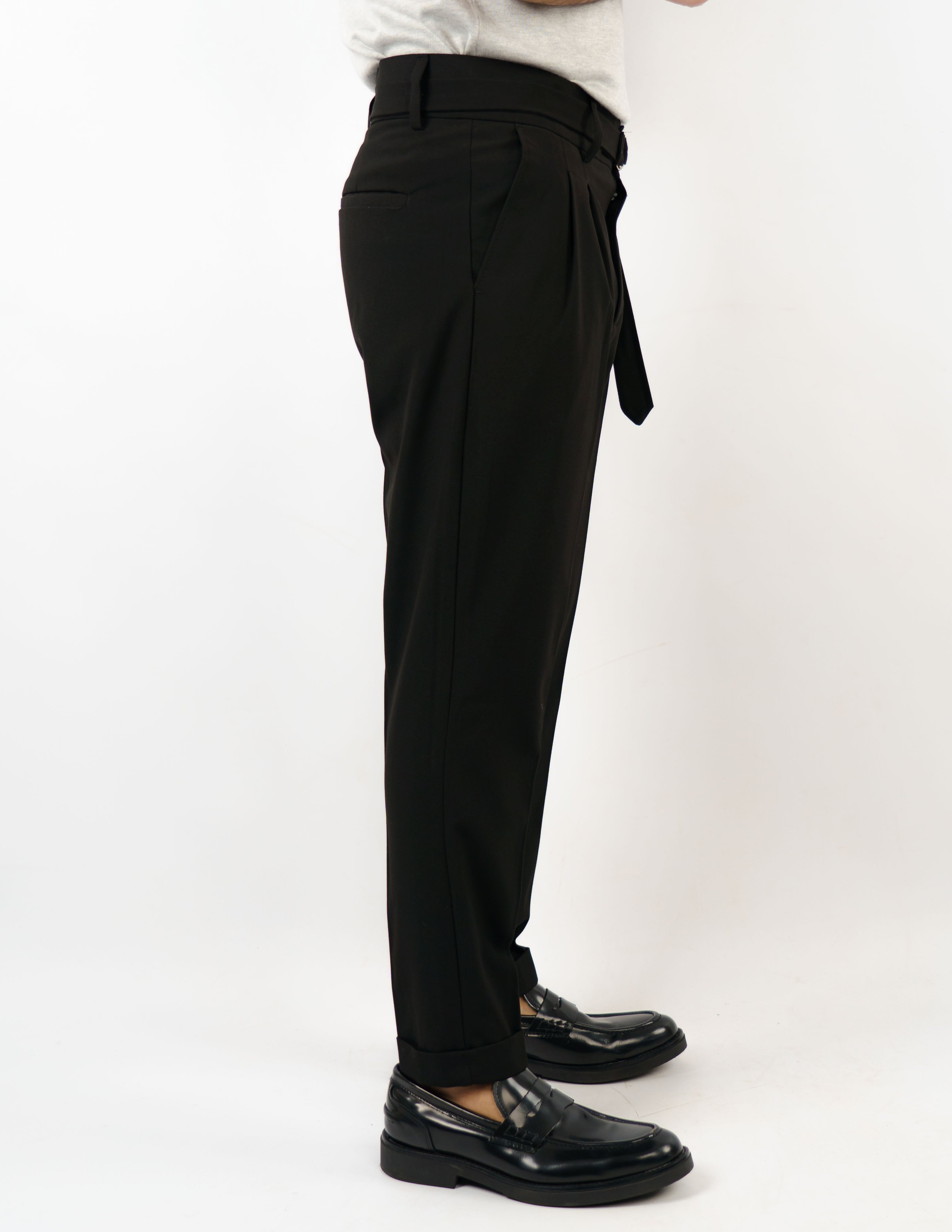 pantalone con pence e cintura