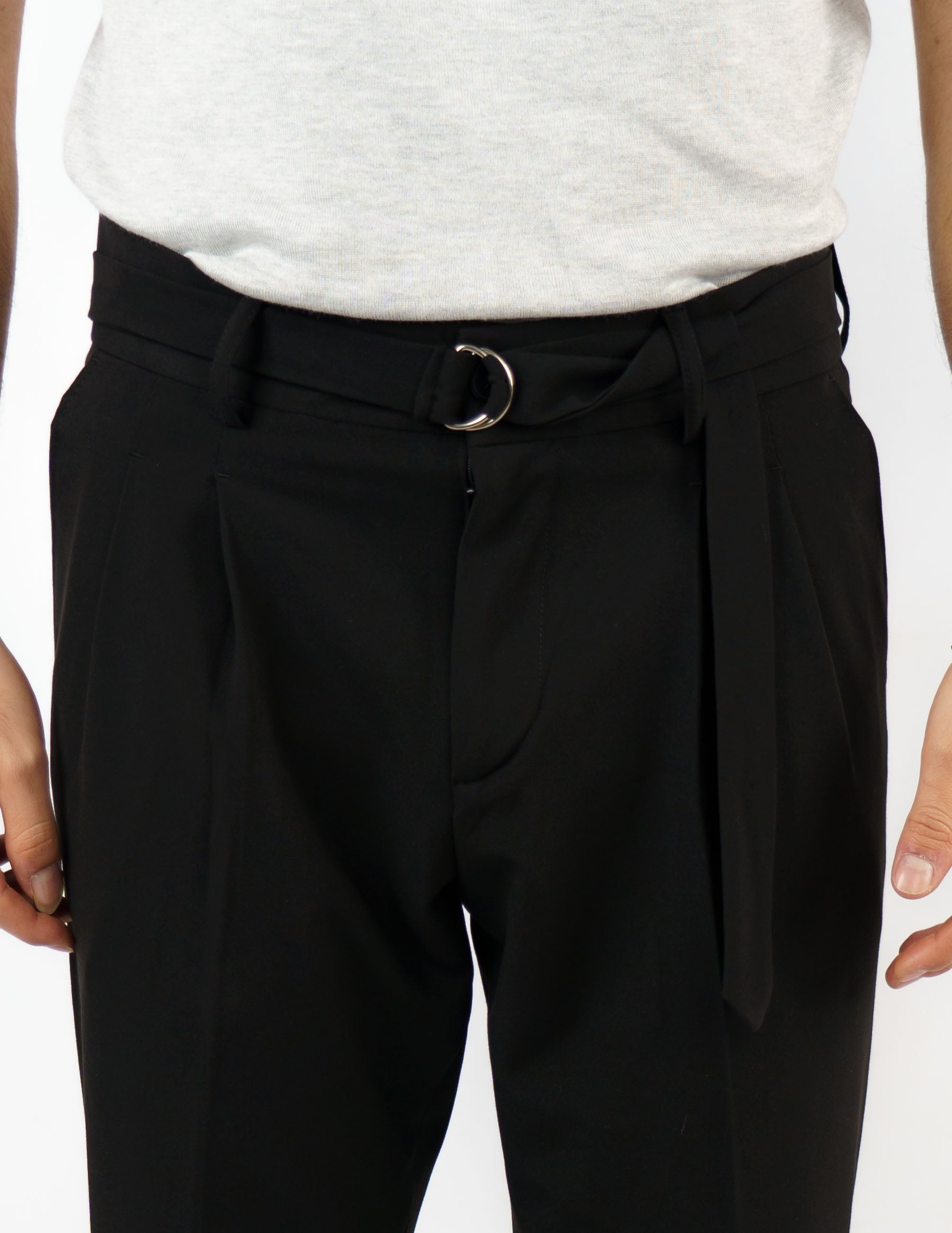 pantalone con pence e cintura