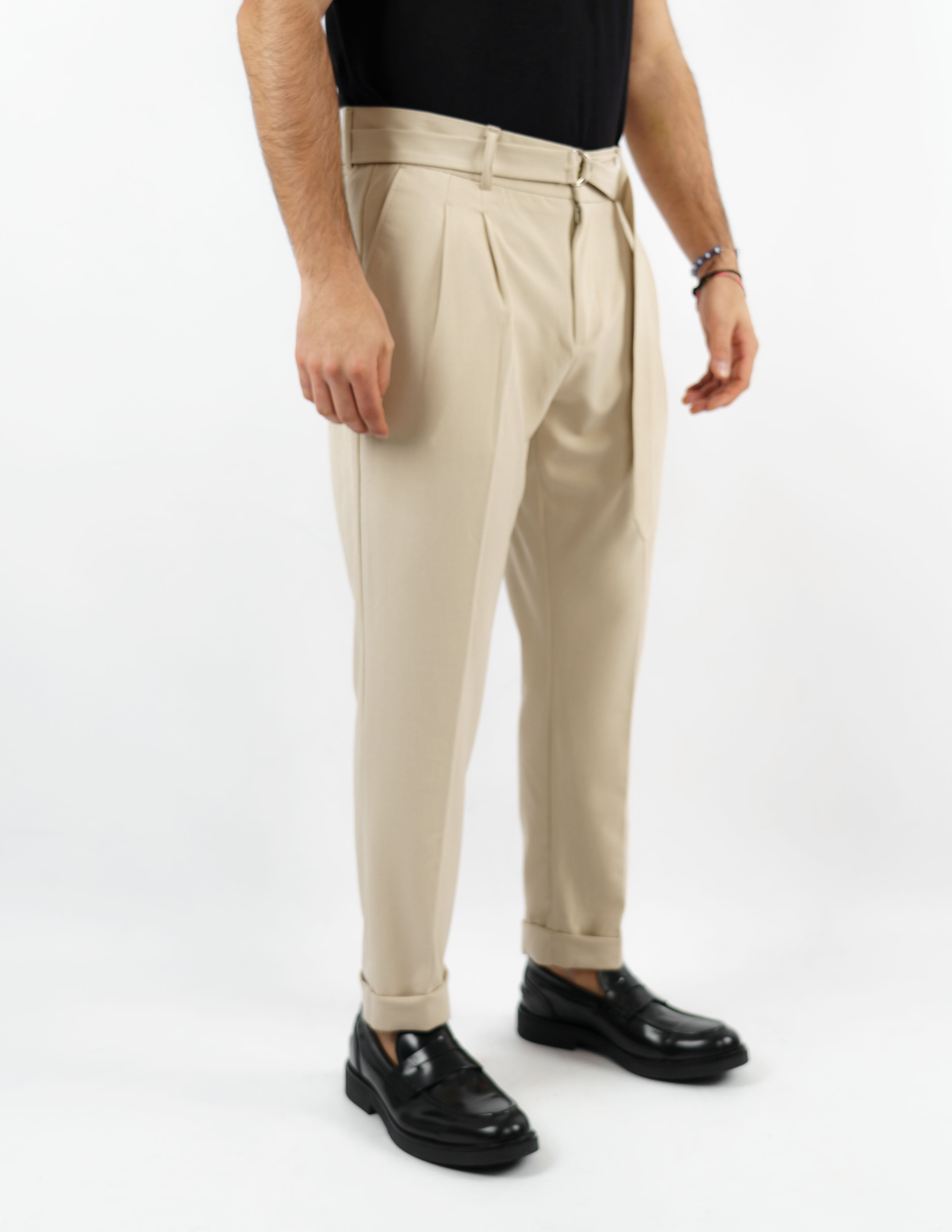 pantalone con pence e cintura