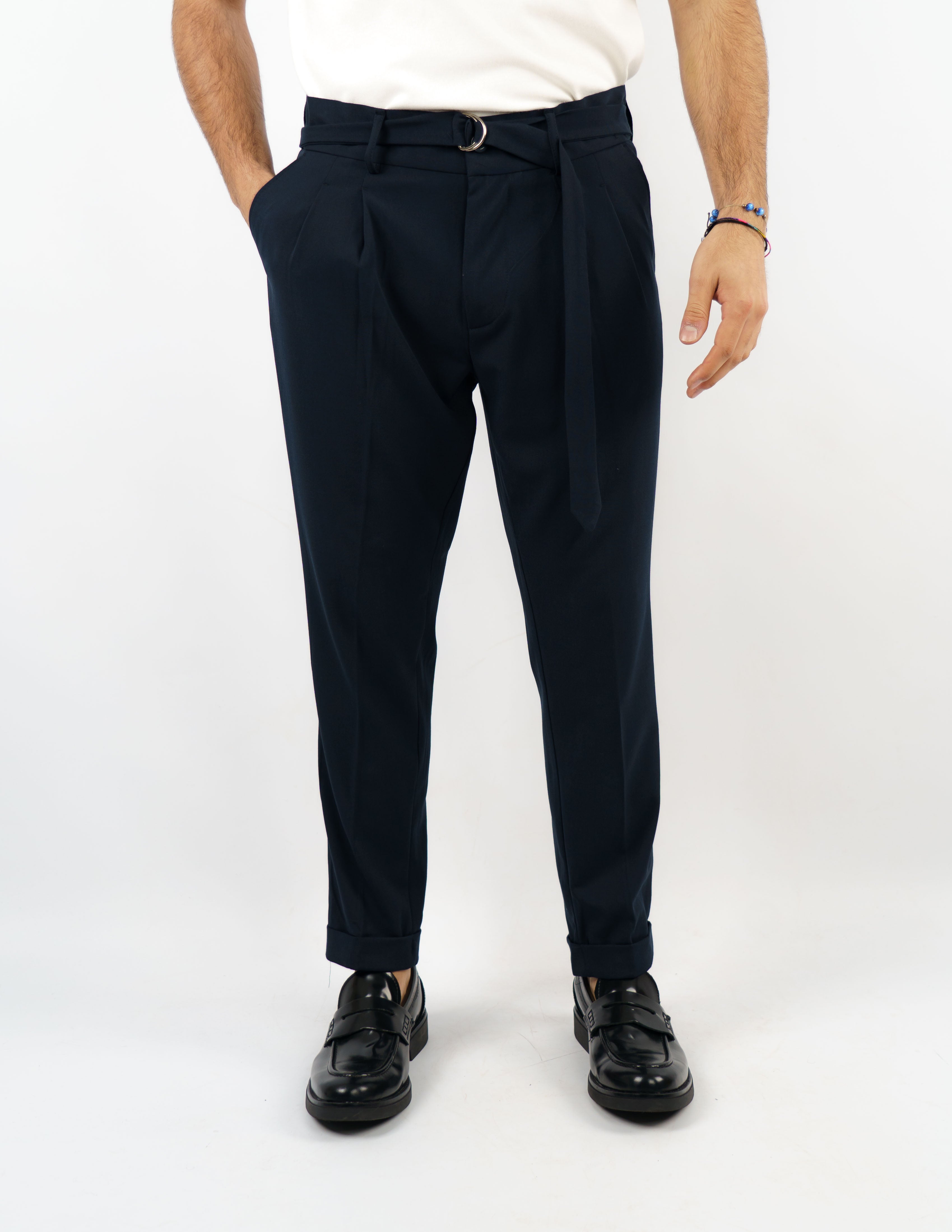 pantalone con pence e cintura