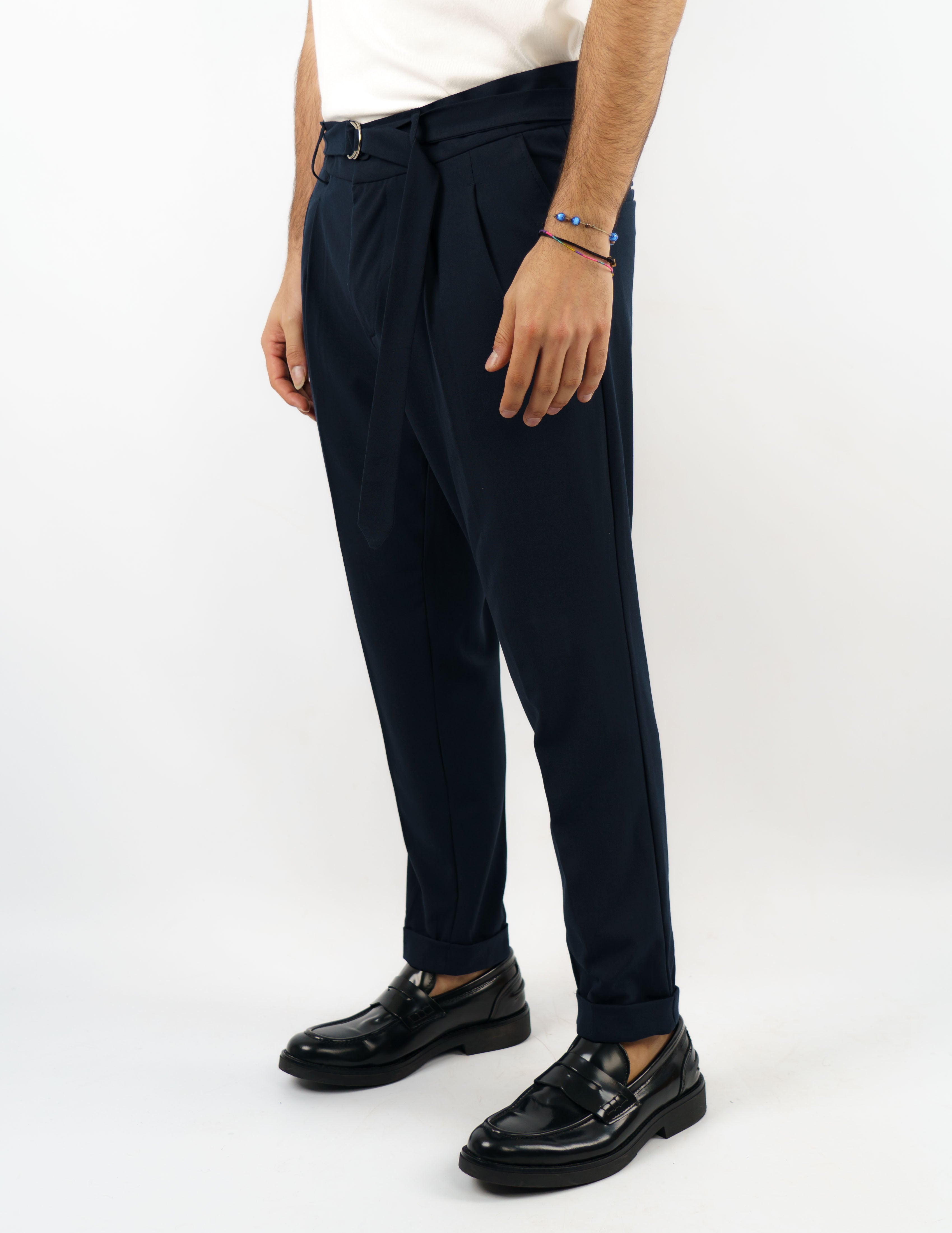 pantalone con pence e cintura