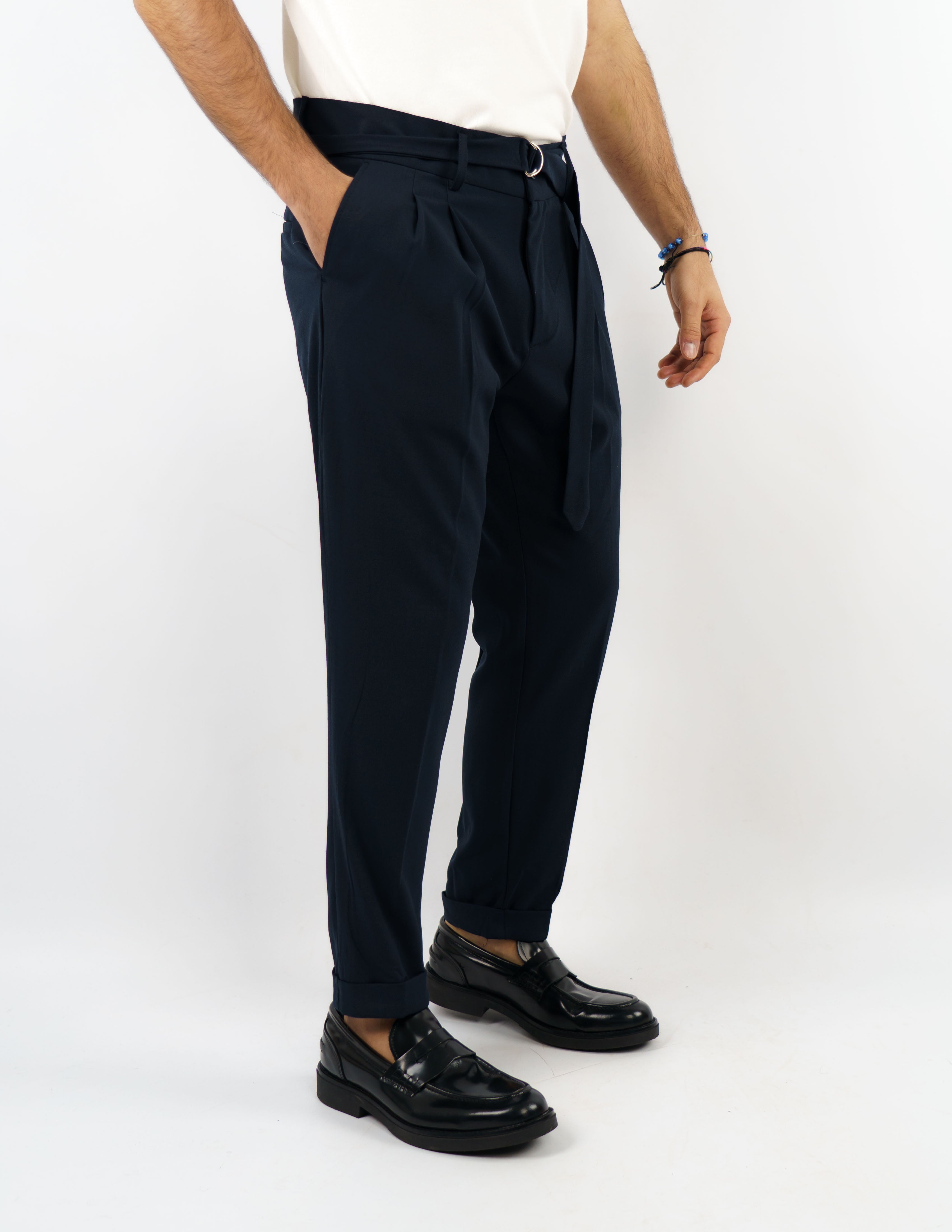 pantalone con pence e cintura