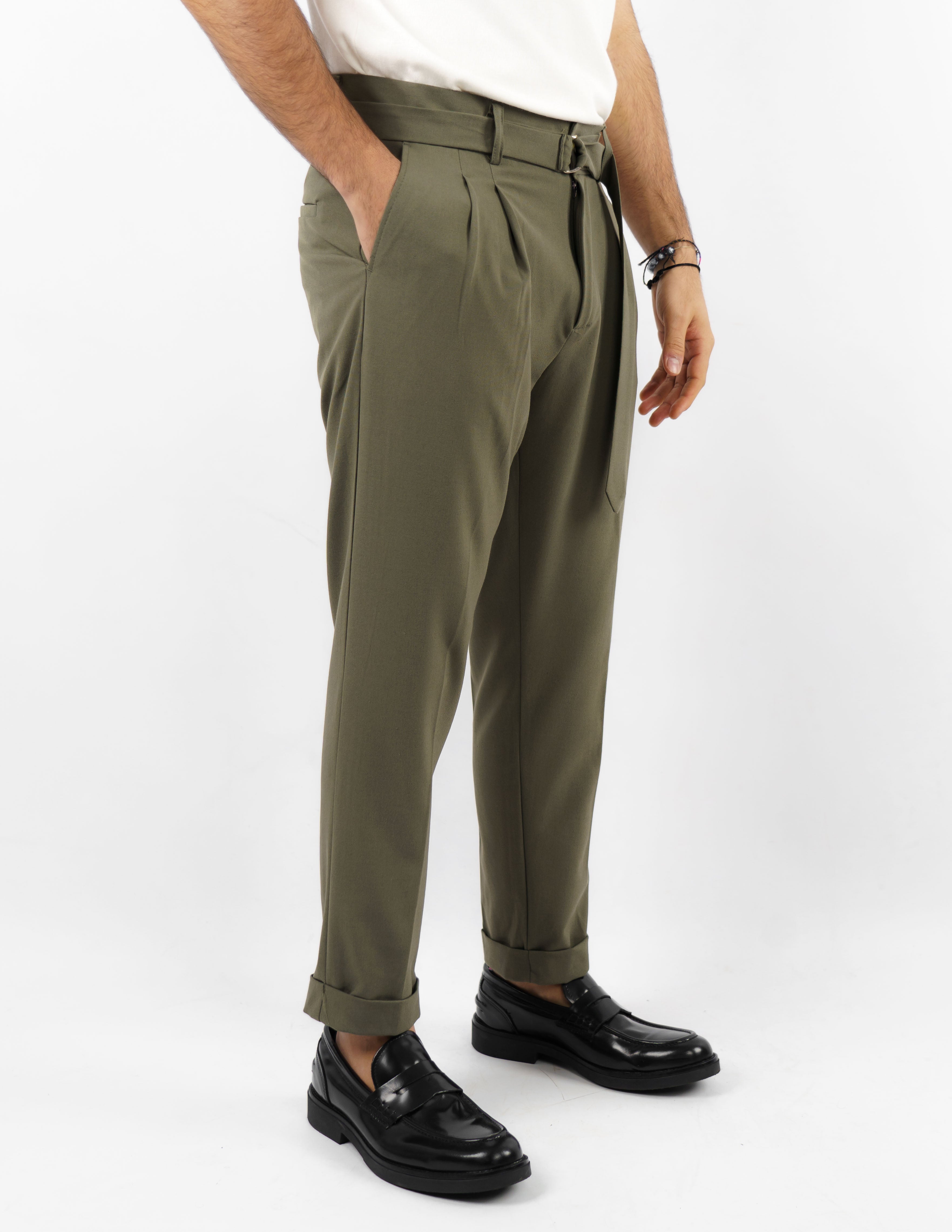 pantalone con pence e cintura