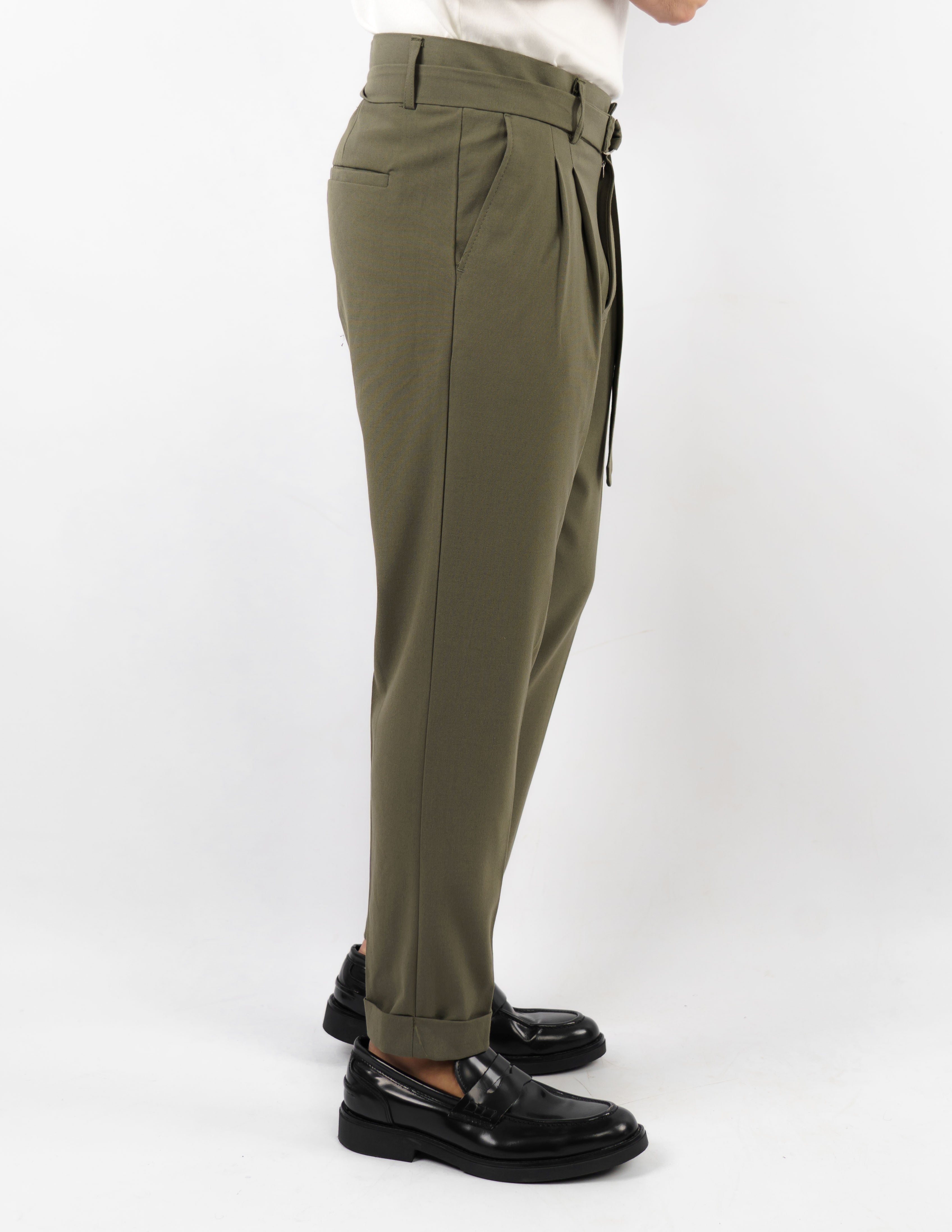 pantalone con pence e cintura