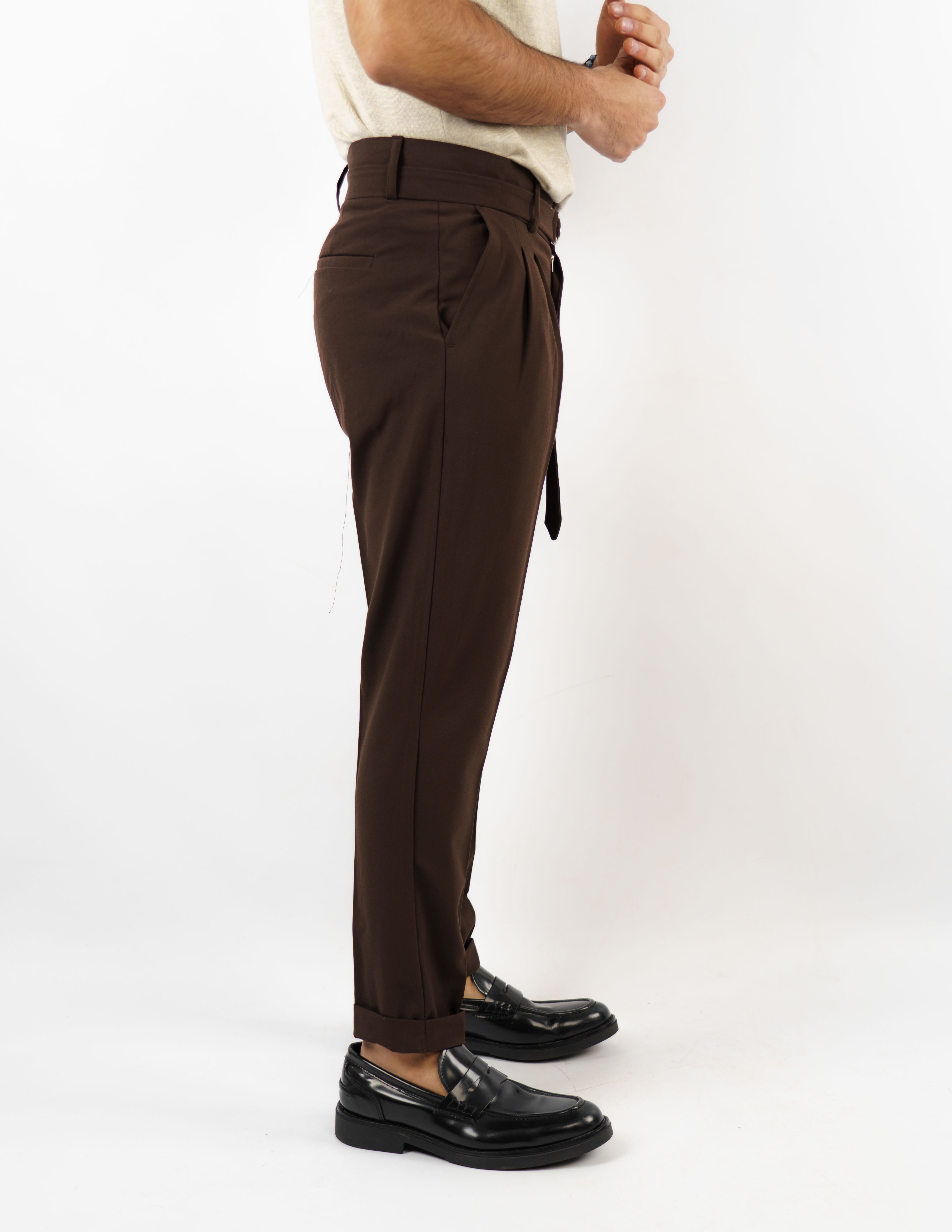 pantalone con pence e cintura