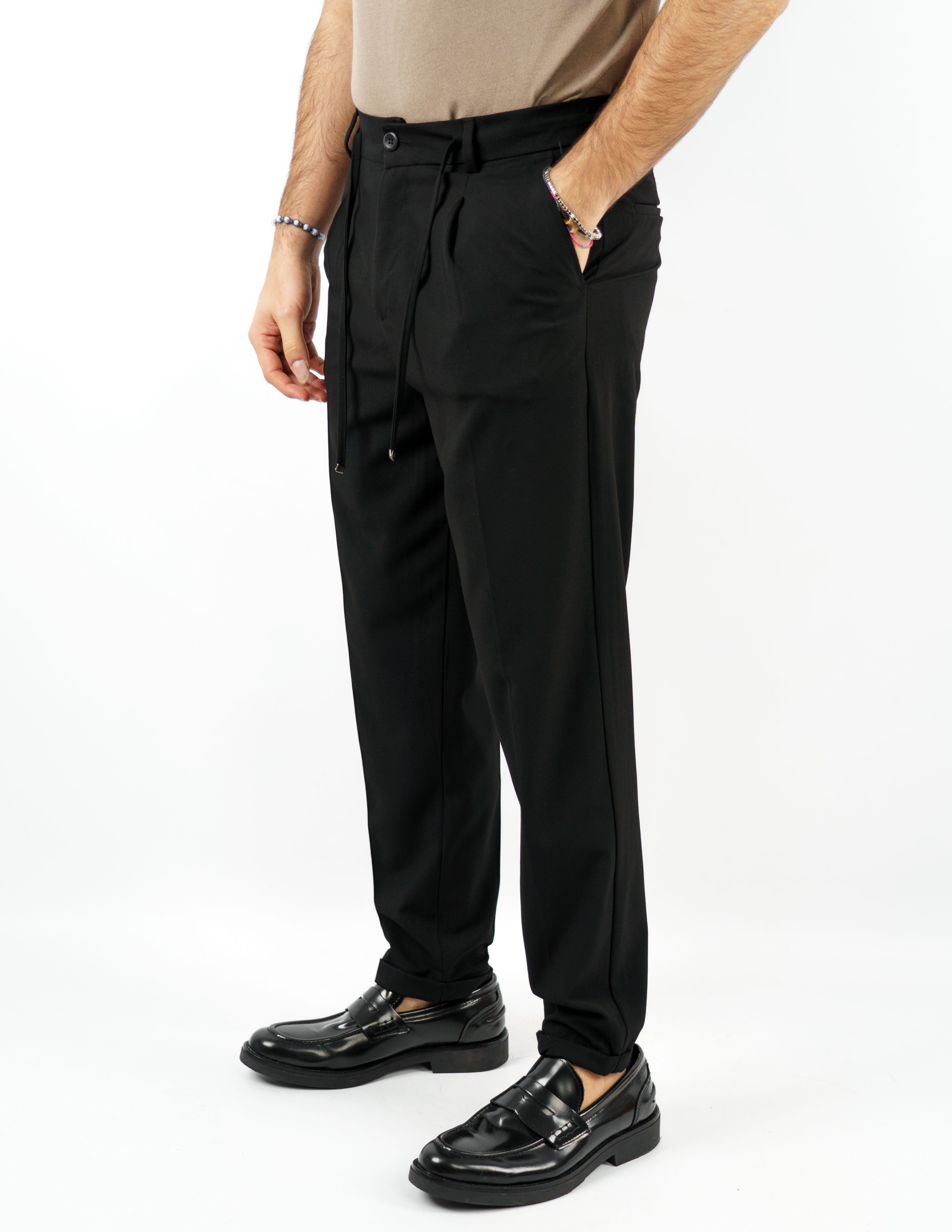 pantalone slim con elastico e laccio regolabile