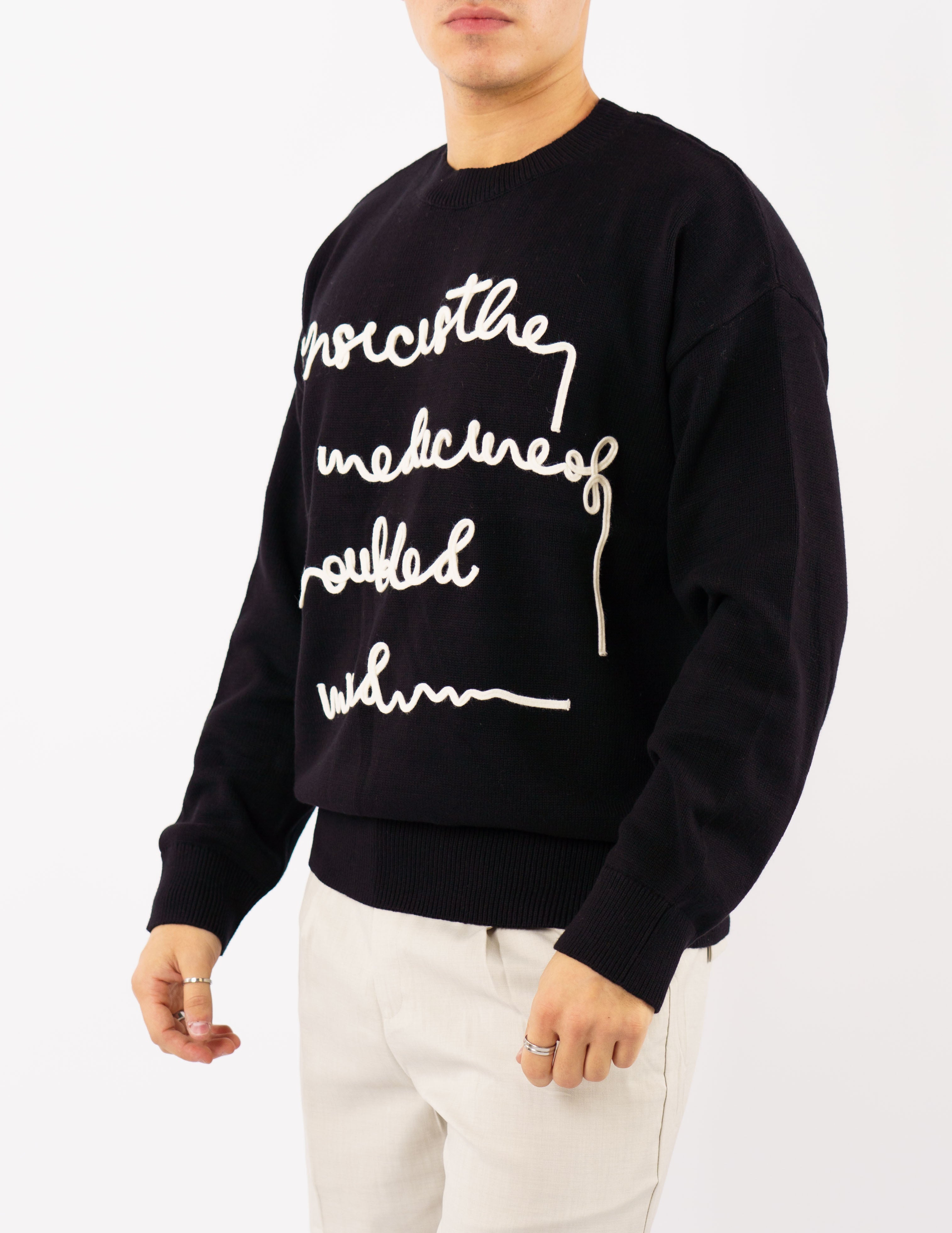 maglia crop fit con ricami