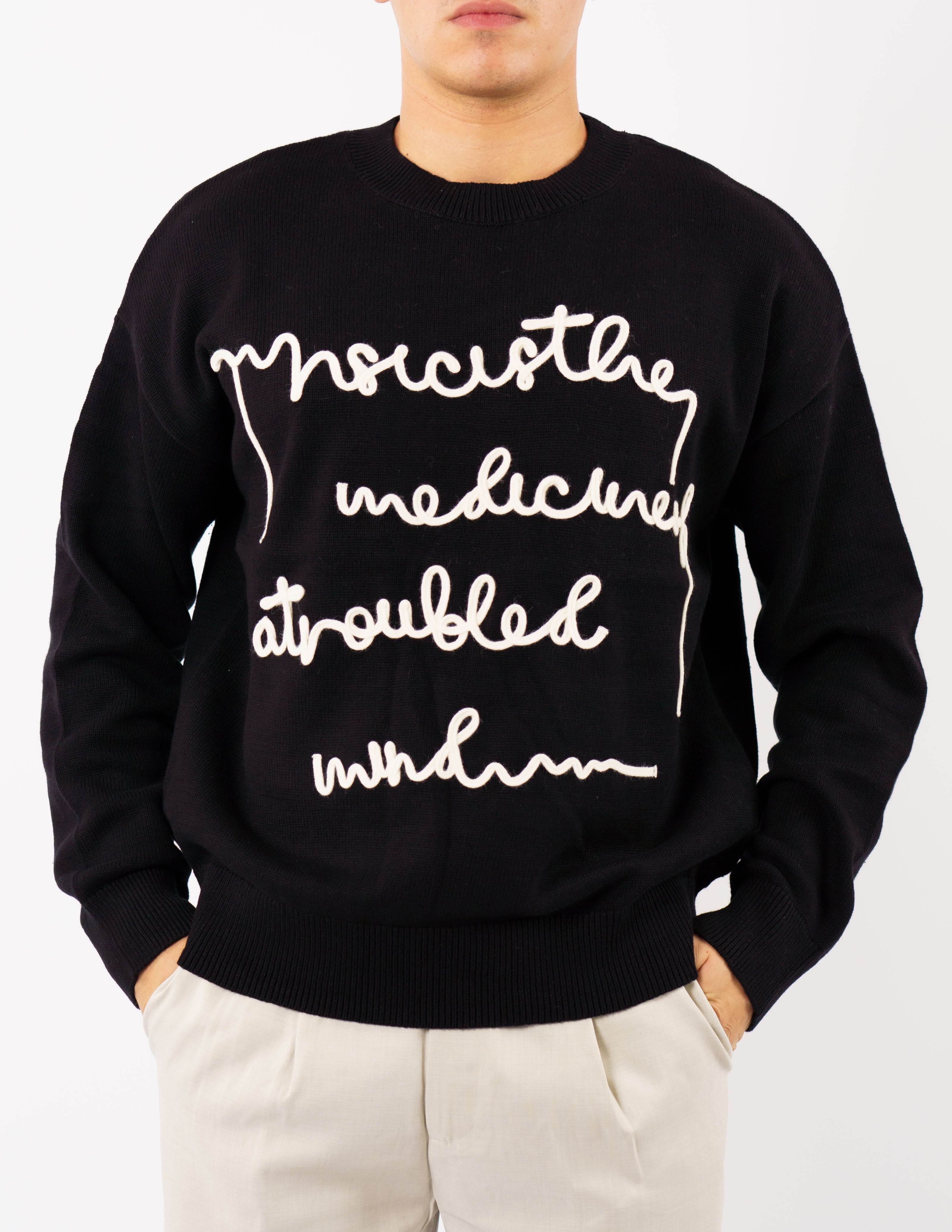 maglia crop fit con ricami