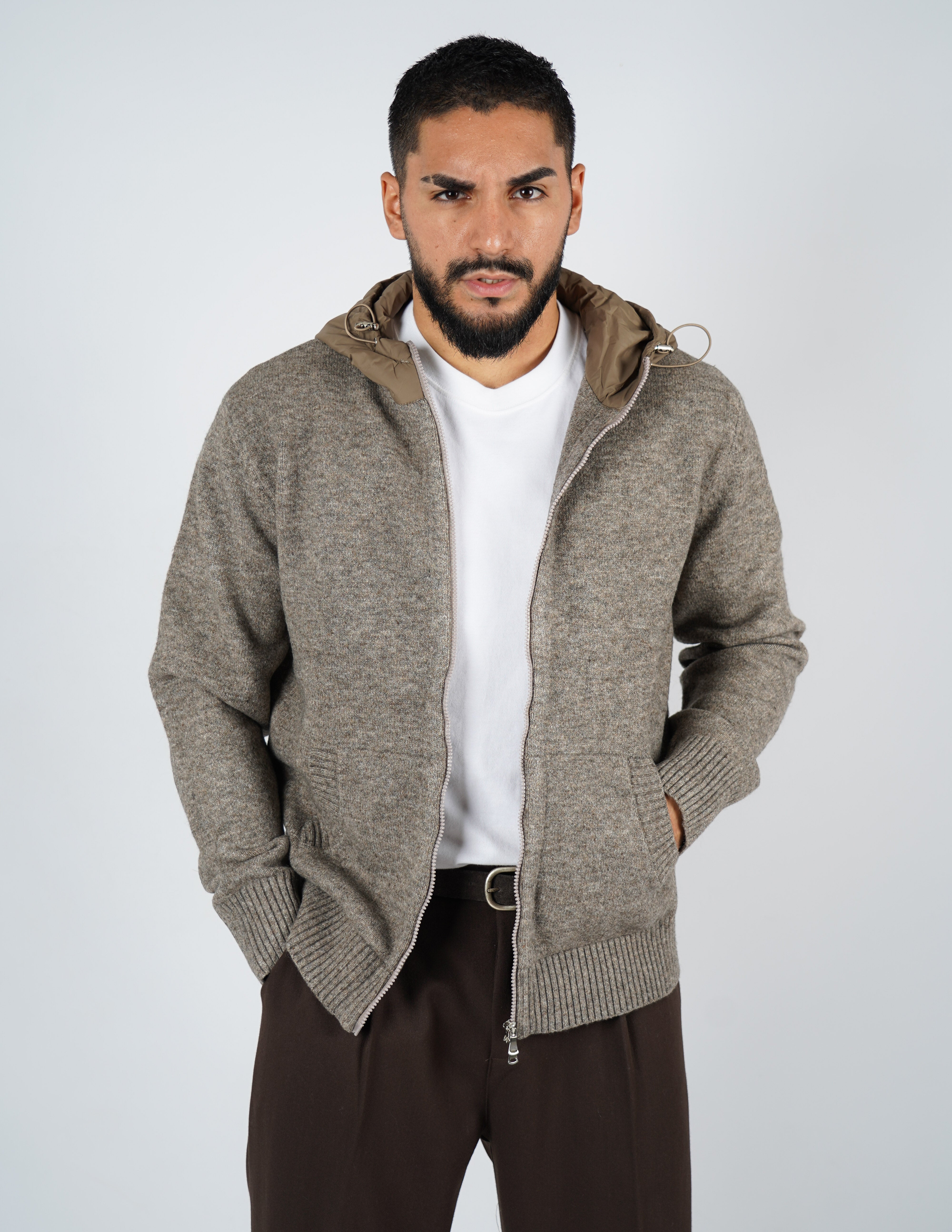 Cardigan con cappuccio tecnico