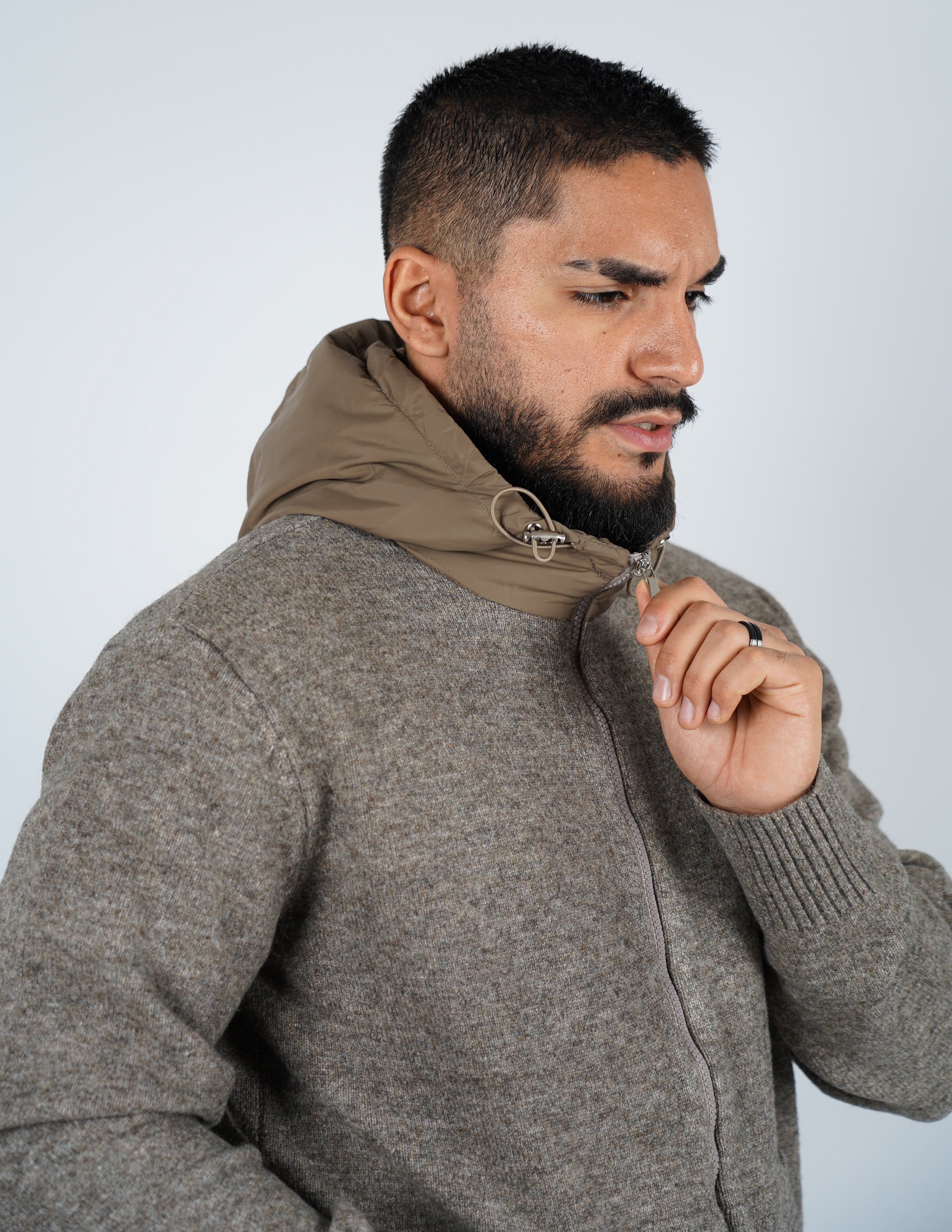 Cardigan con cappuccio tecnico