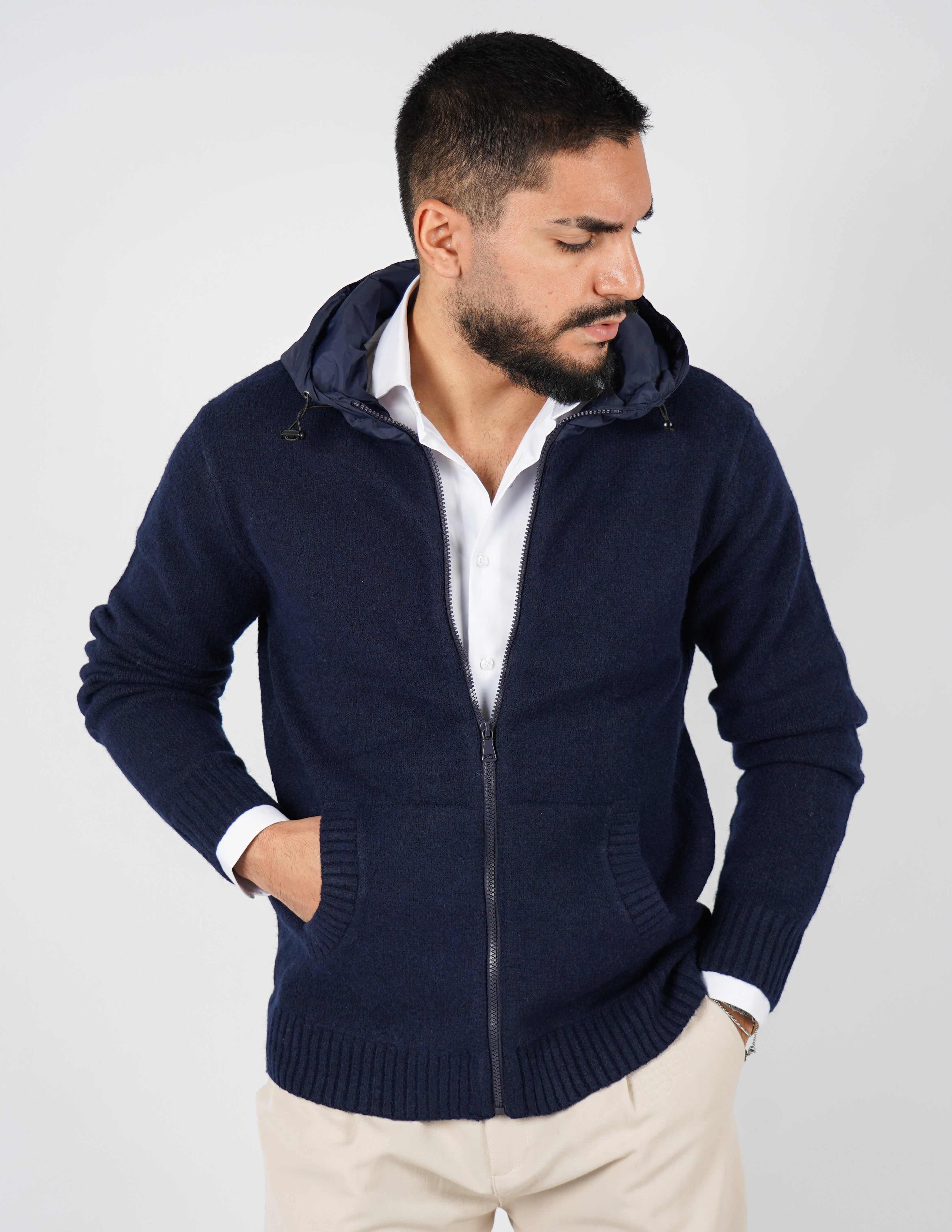 Cardigan con cappuccio tecnico