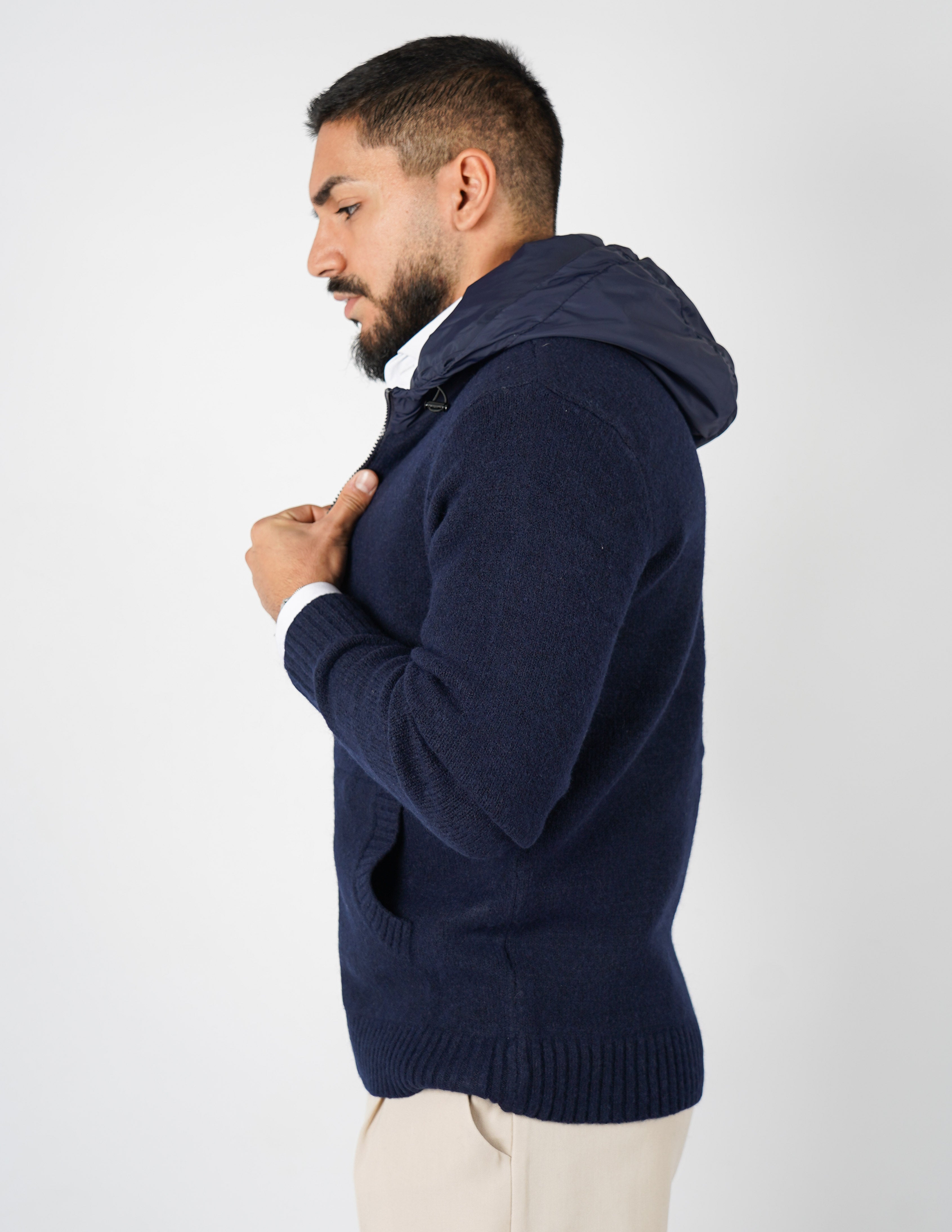 Cardigan con cappuccio tecnico