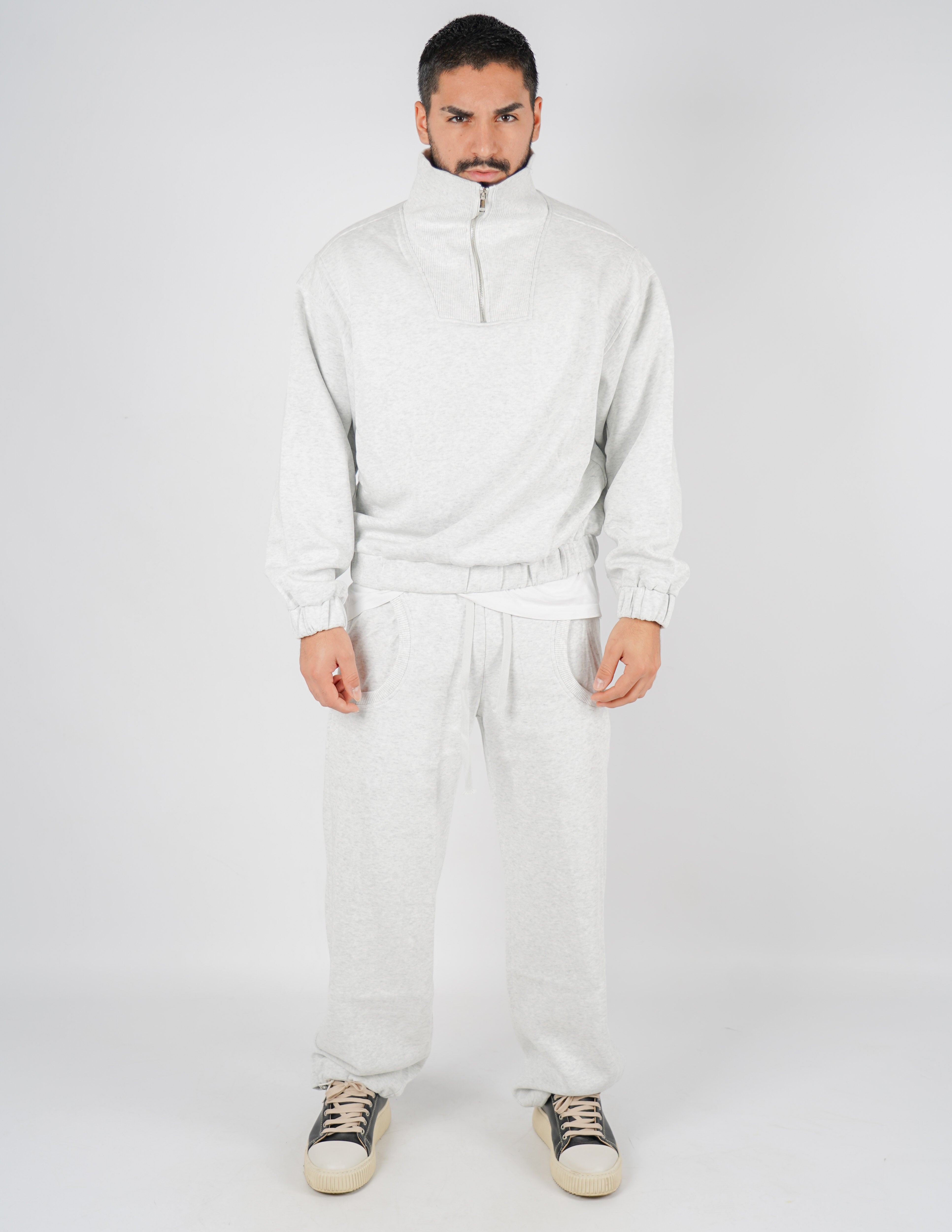 TUTA CON FELPA CROP E PANTALONE CON STRINGENTI