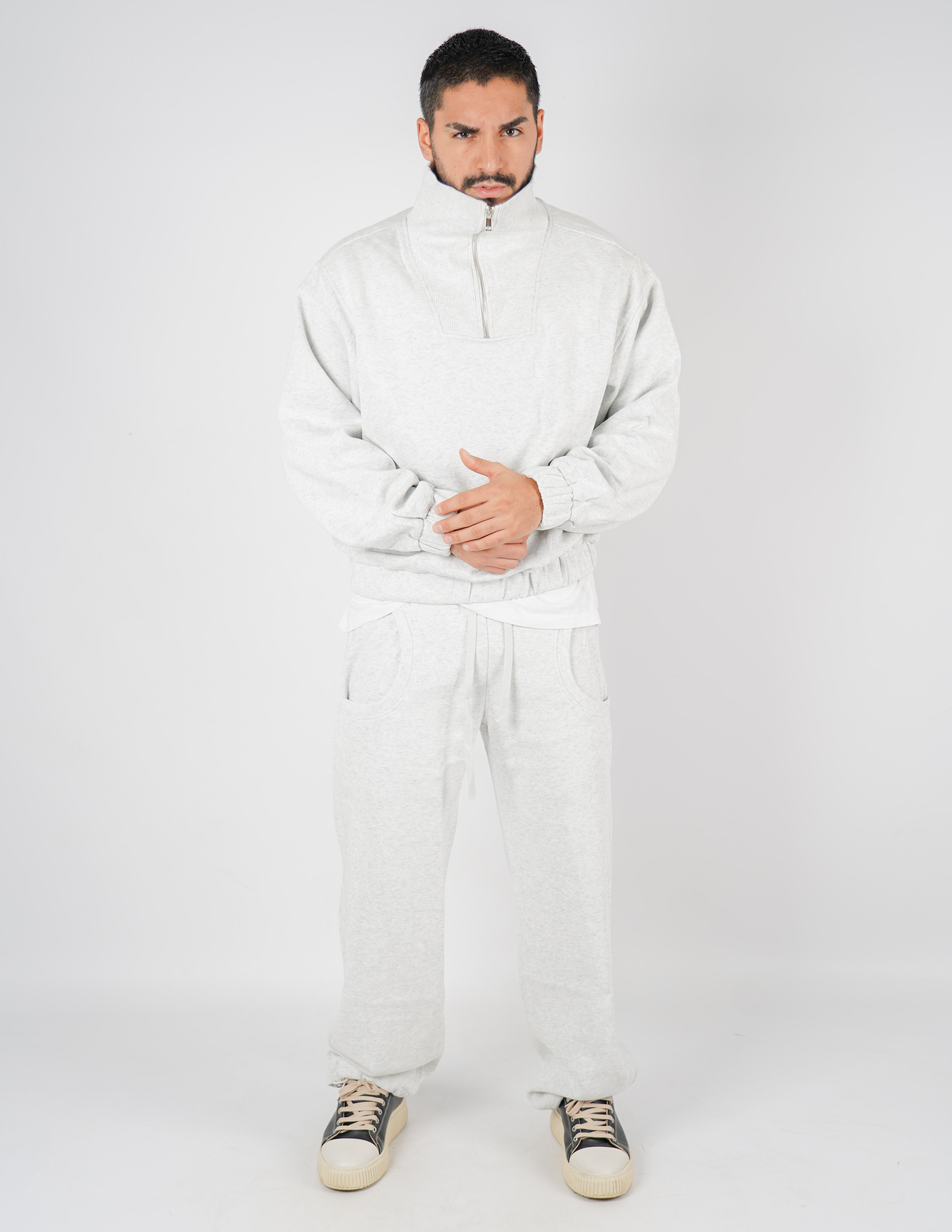 TUTA CON FELPA CROP E PANTALONE CON STRINGENTI