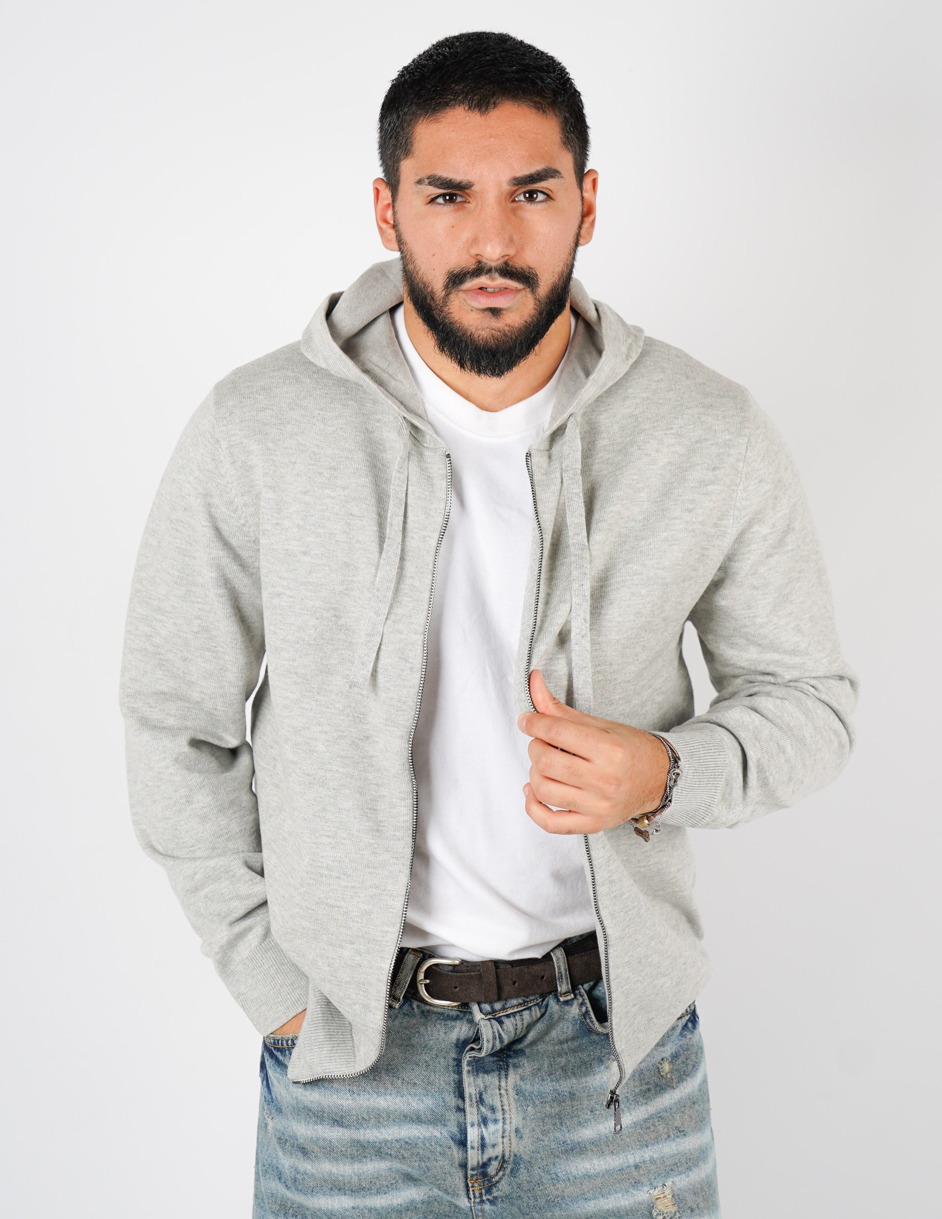 maglione con zip e cappuccio