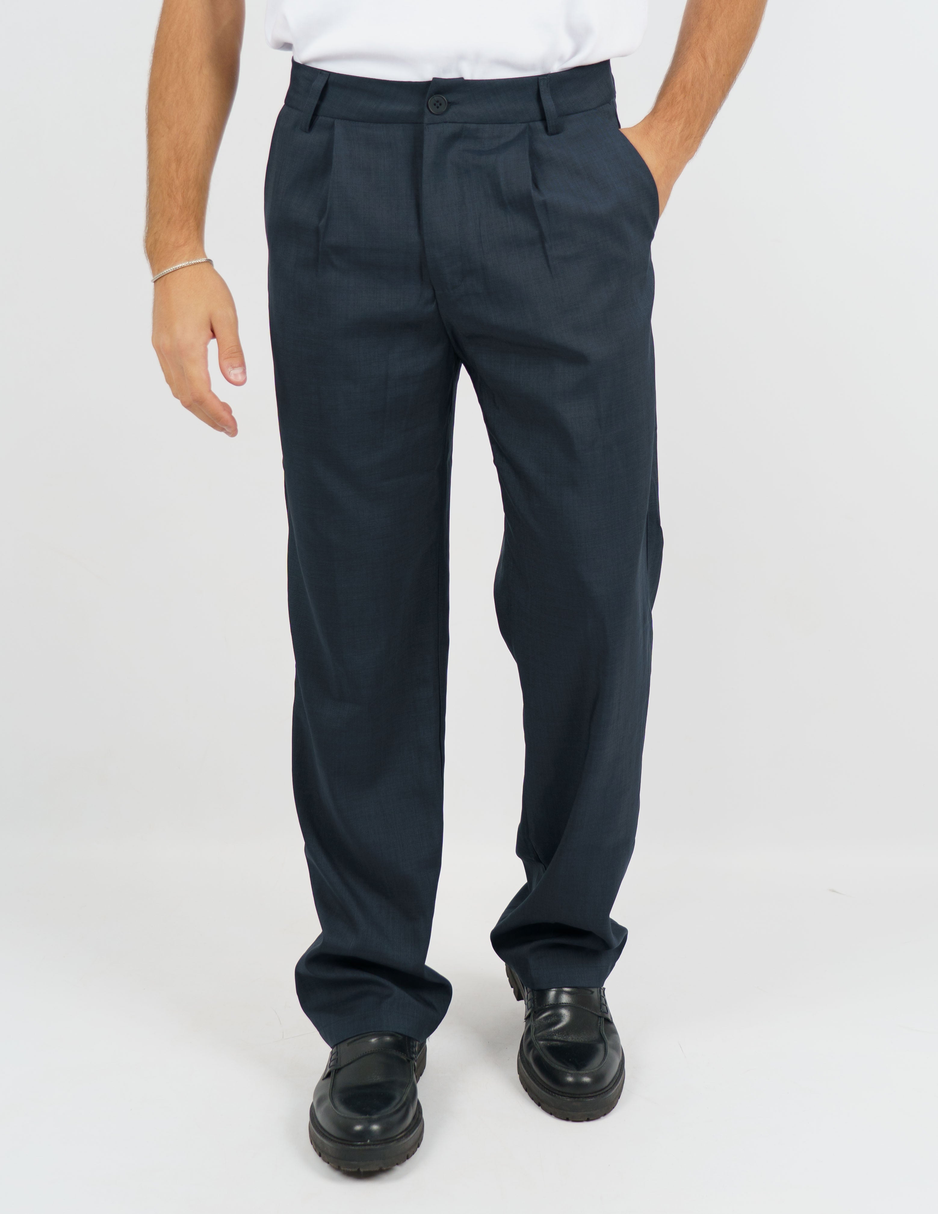 Pantalone con pence baggy