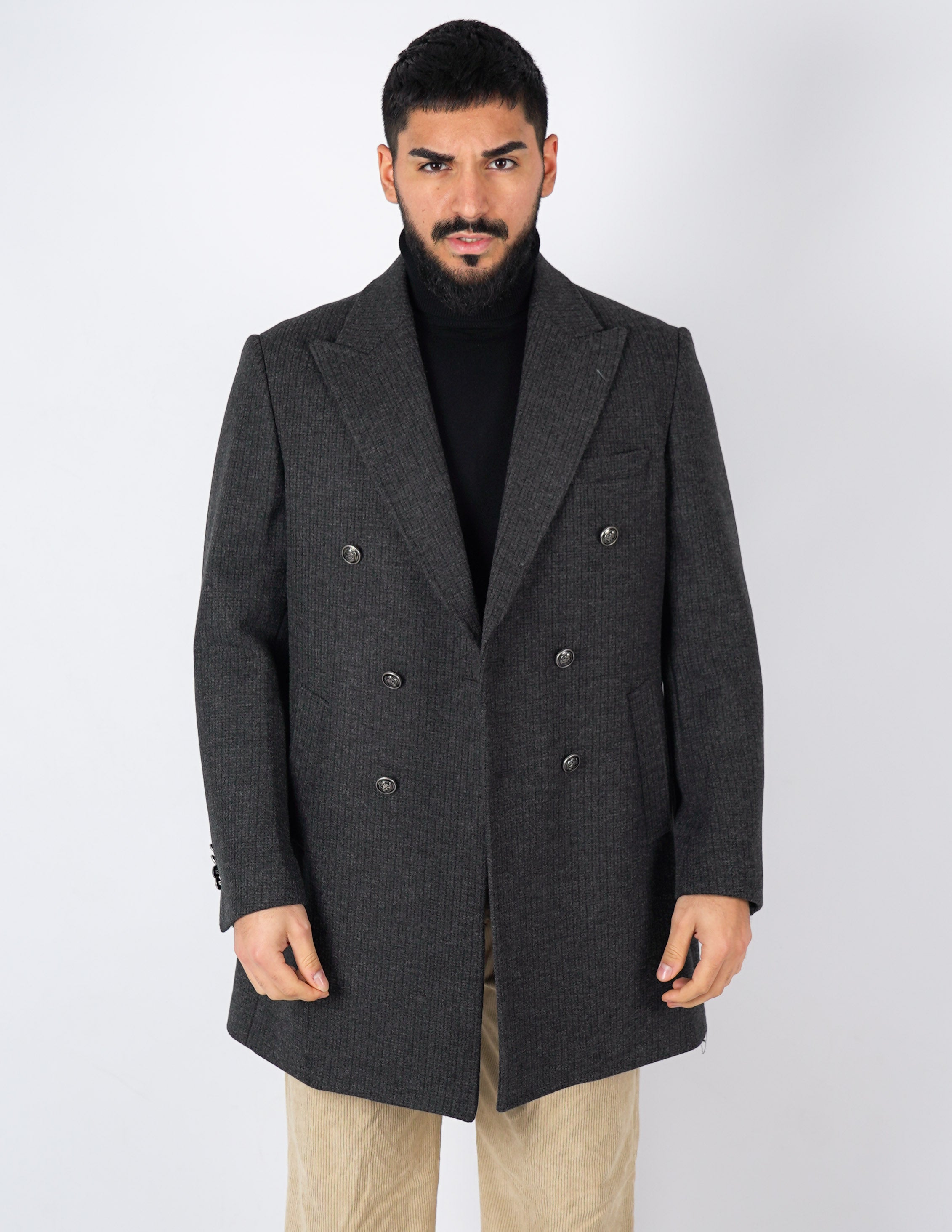 Cappotto doppiopetto gessato con bottone imperiale