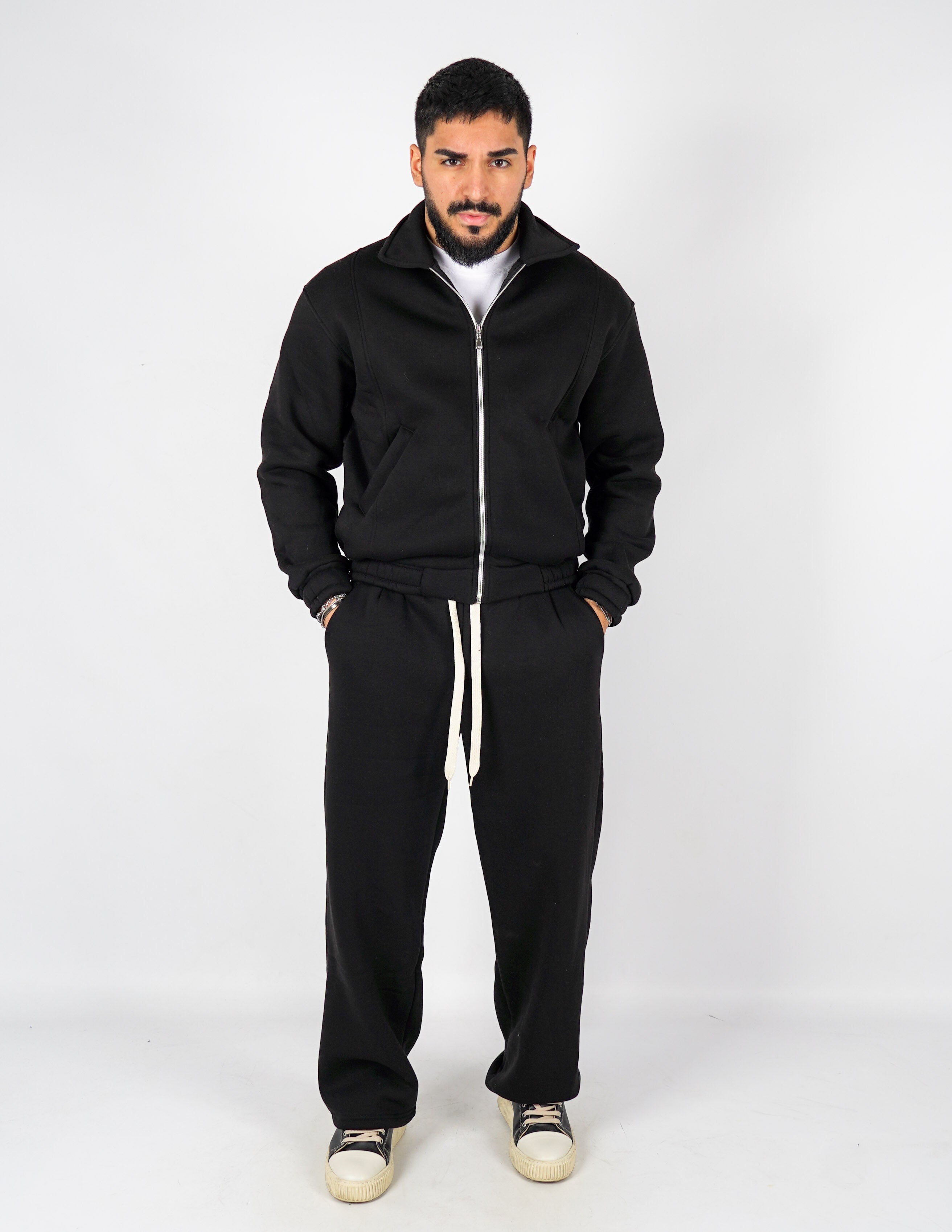 Tuta baggy con collo e zip